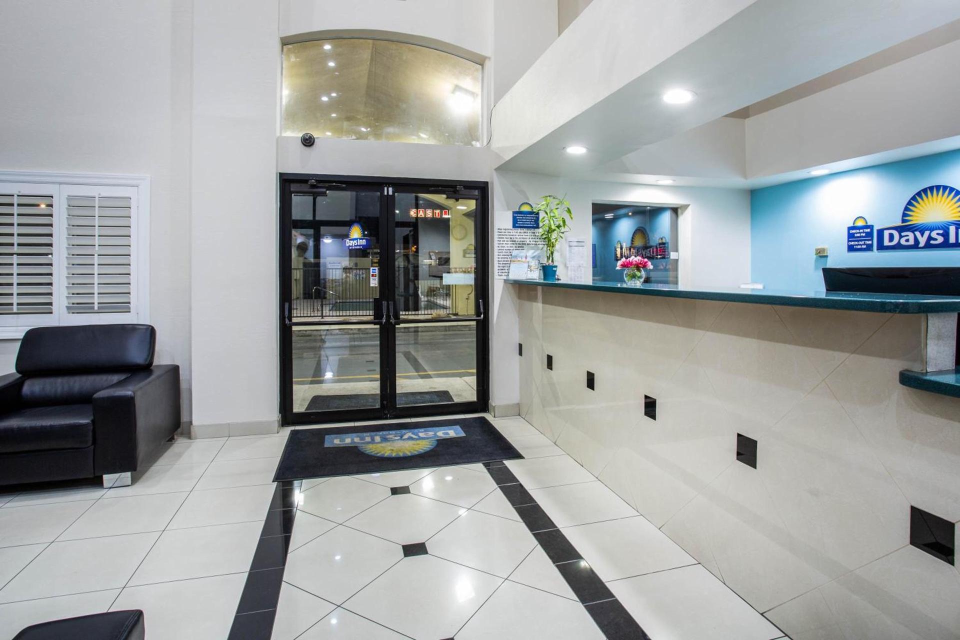 Days Inn by Wyndham Phoenix North photo 53
