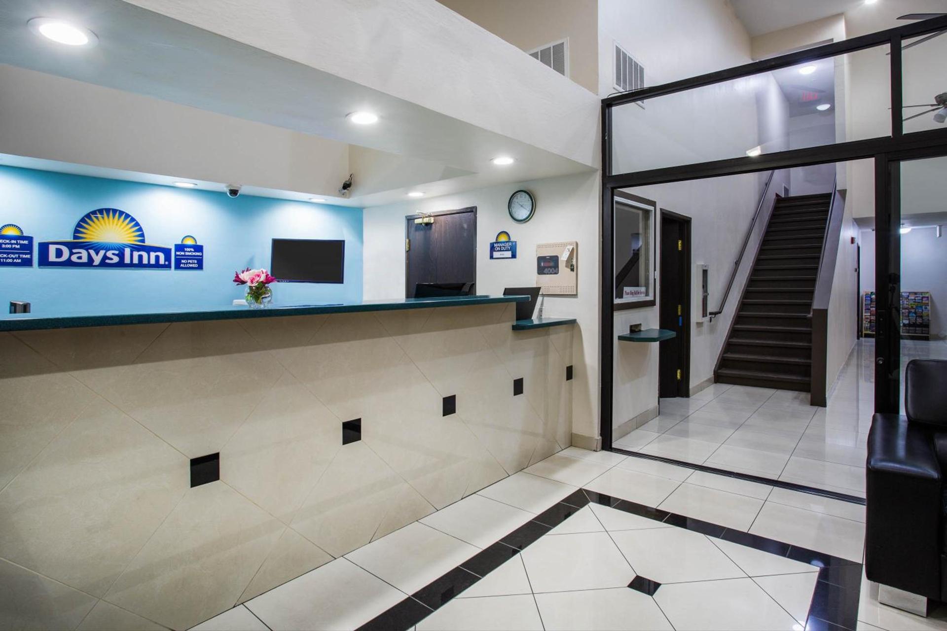 Days Inn by Wyndham Phoenix North photo 54