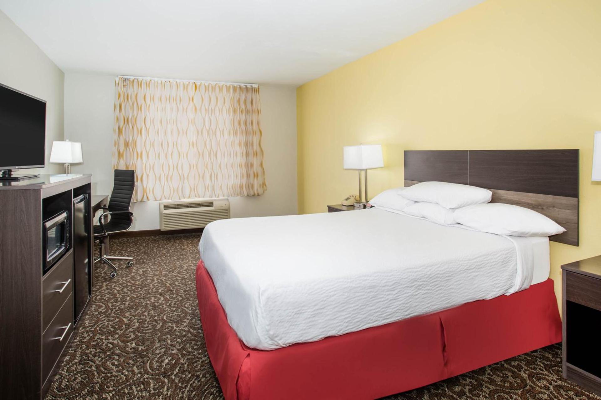 Days Inn by Wyndham Phoenix North photo 39