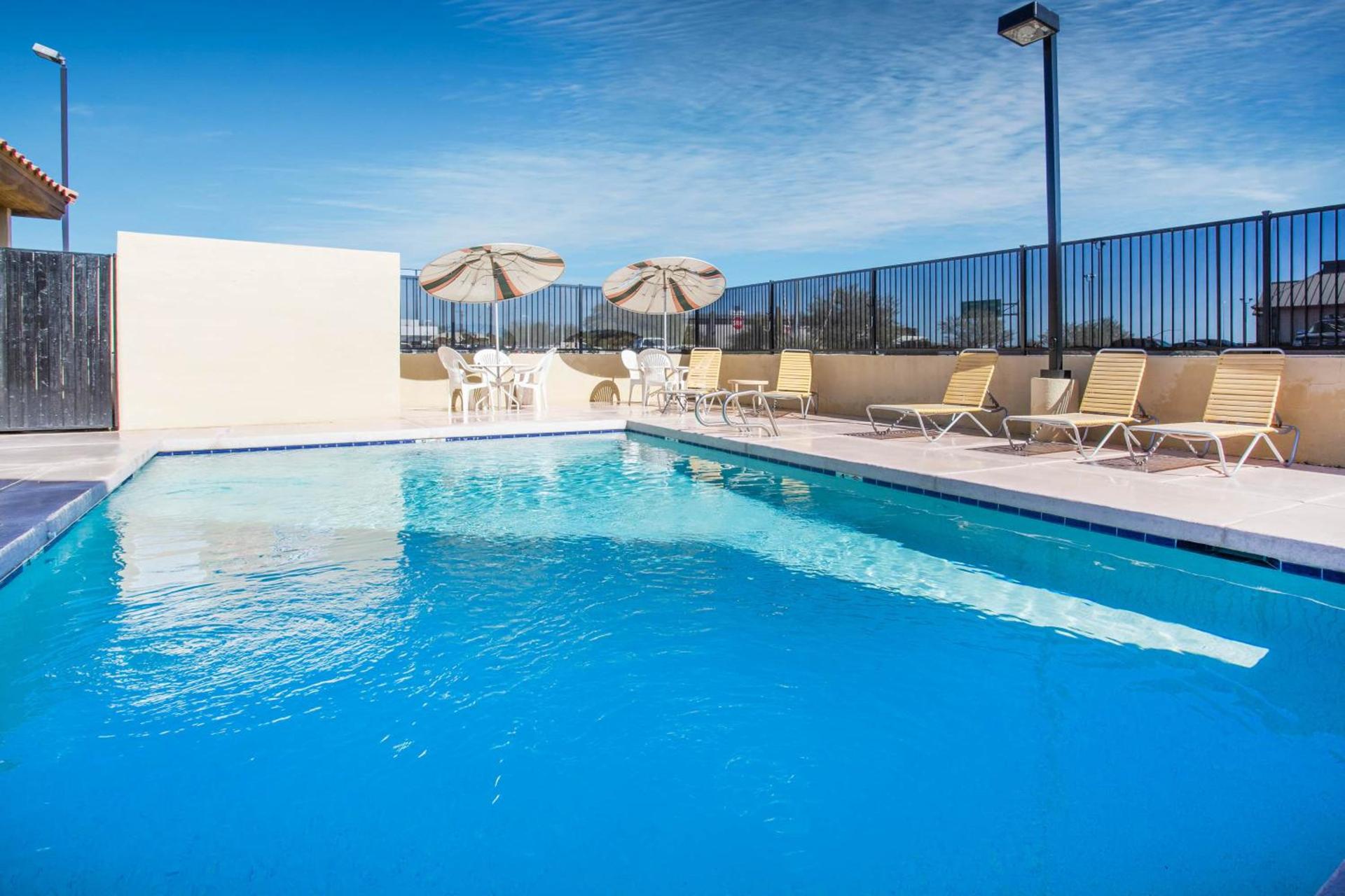 Days Inn by Wyndham Phoenix North photo 50