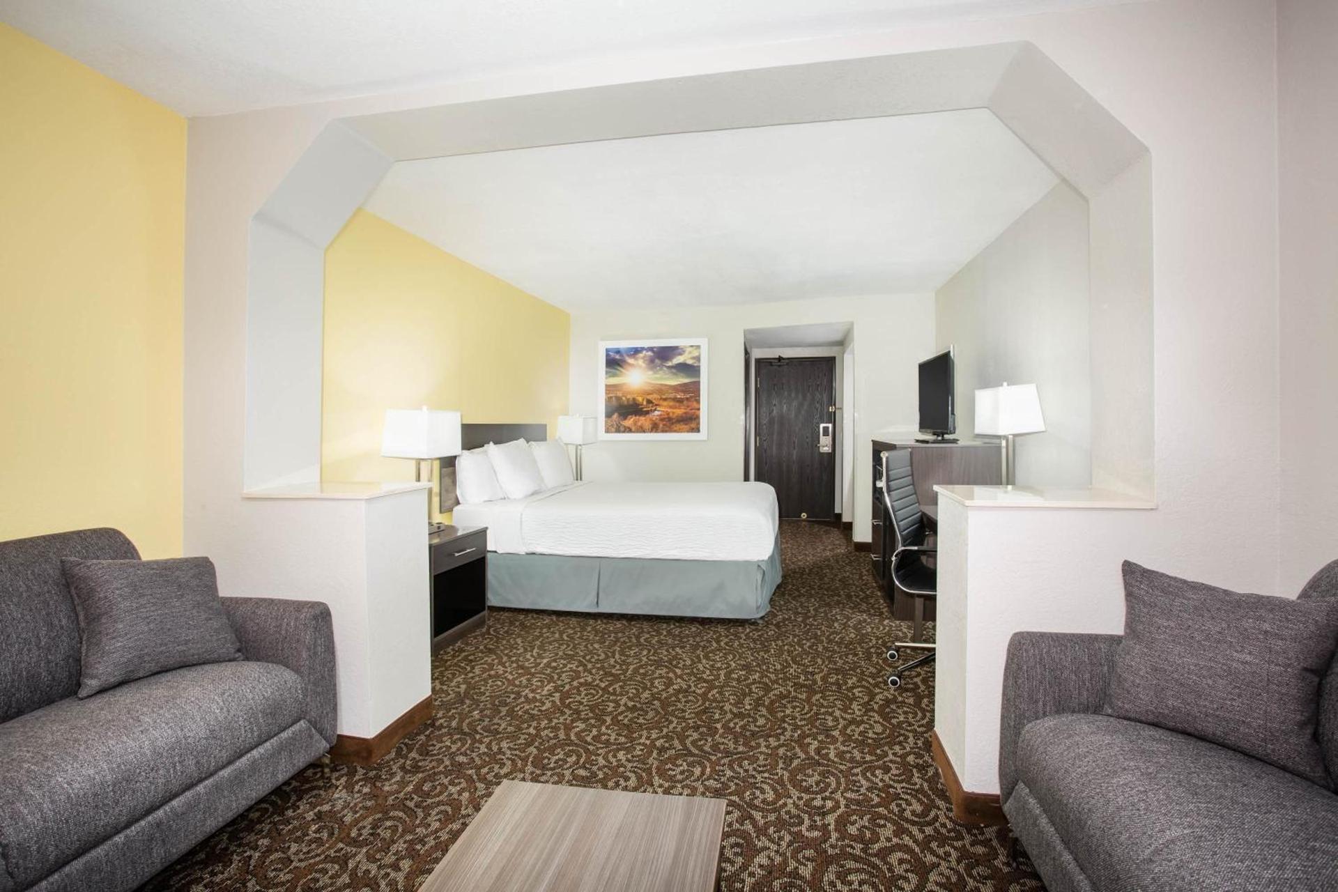 Days Inn by Wyndham Phoenix North photo 48