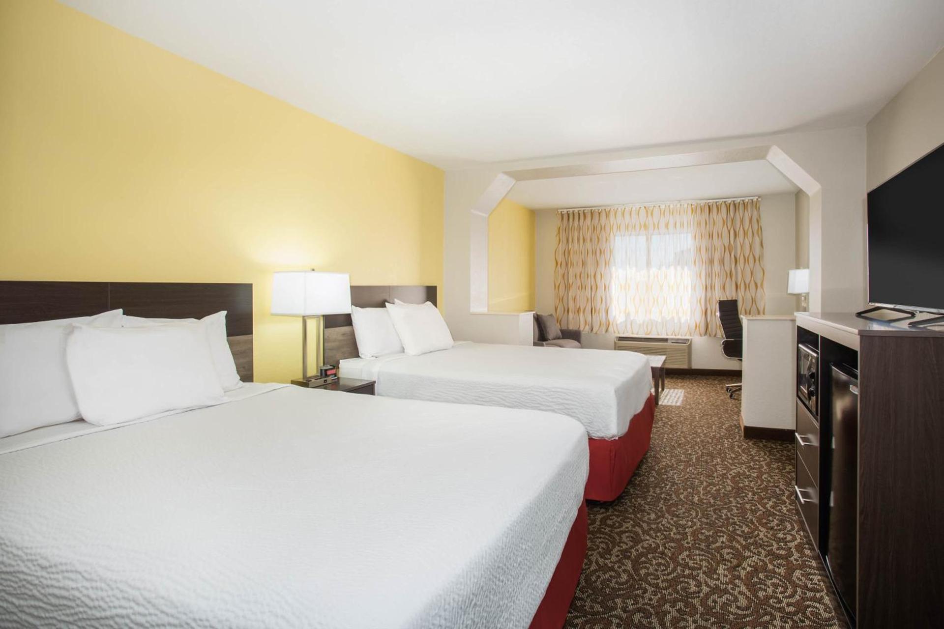 Days Inn by Wyndham Phoenix North photo 43
