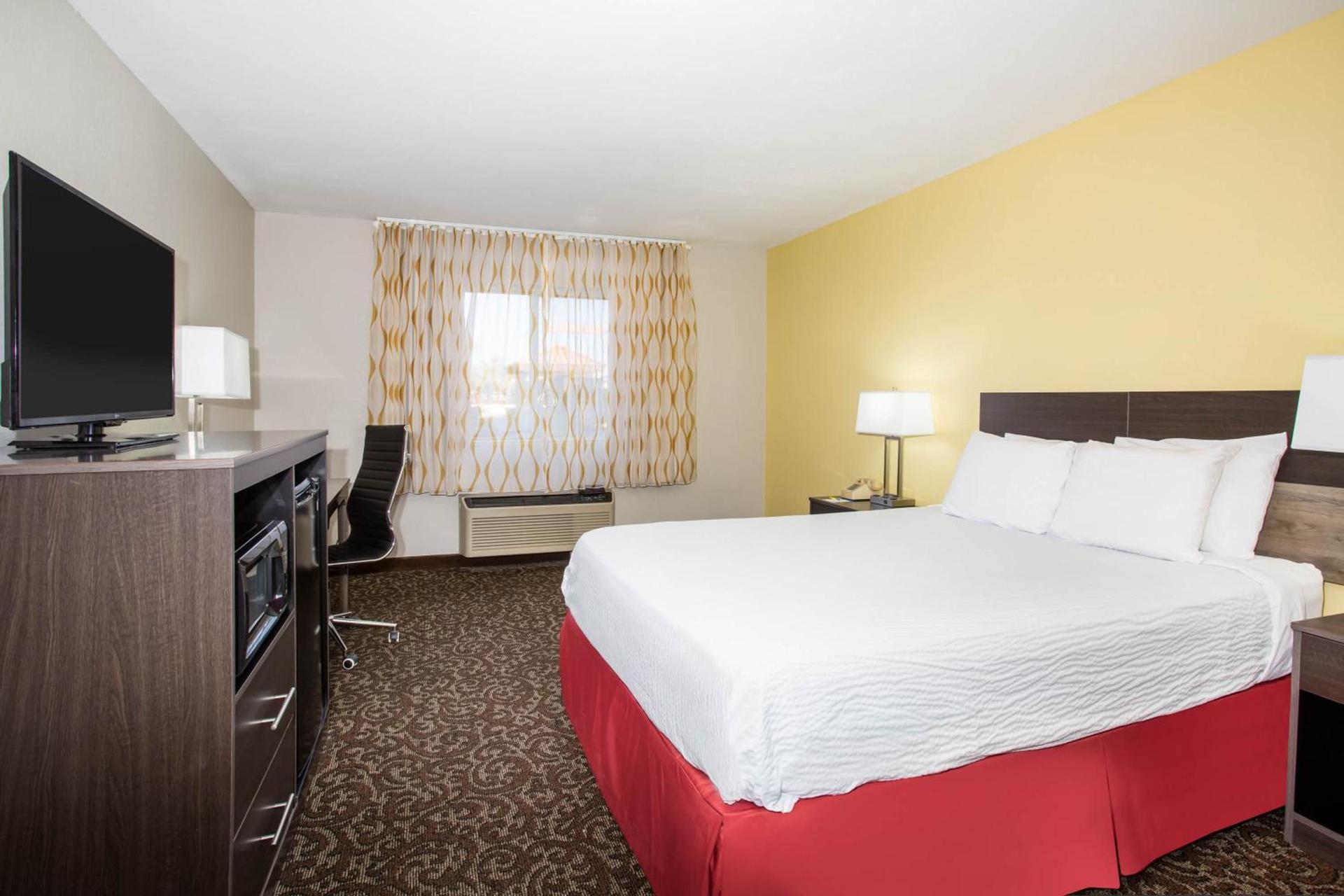 Days Inn by Wyndham Phoenix North photo 40