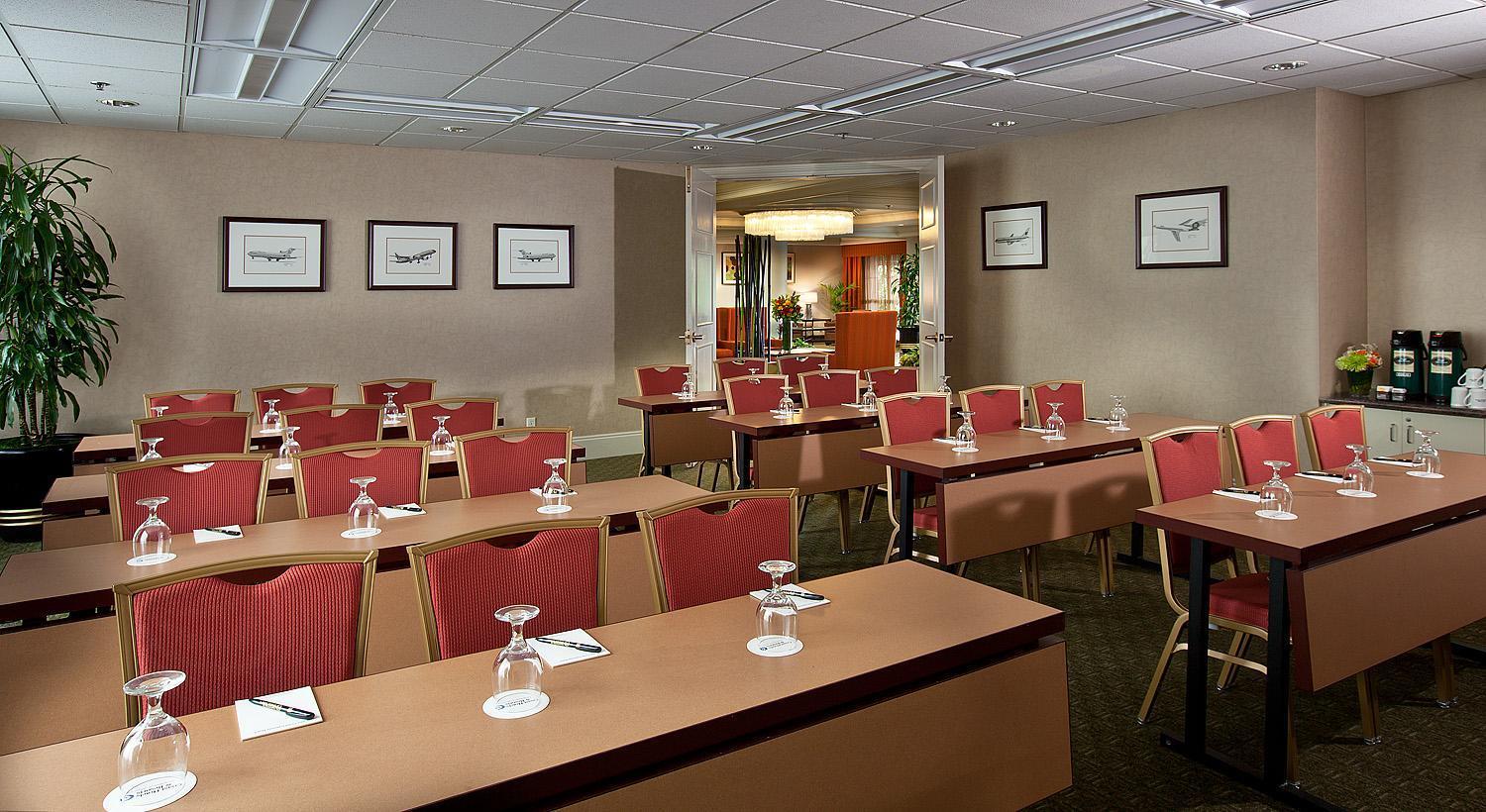 Coast Gateway Hotel photo 16