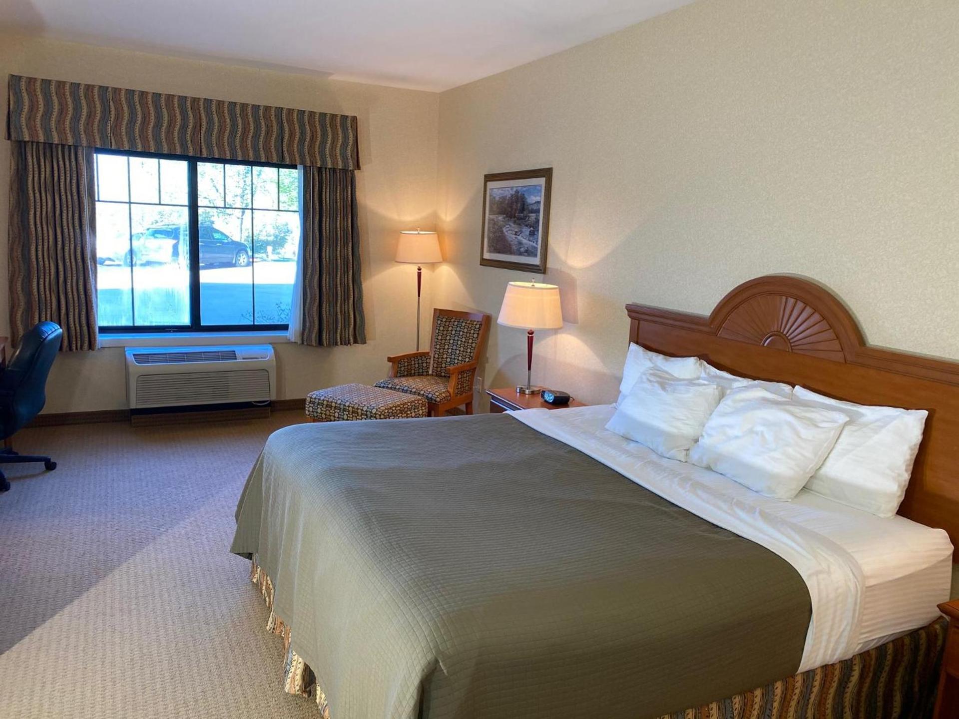 Red Coach Inn & Suites photo 1
