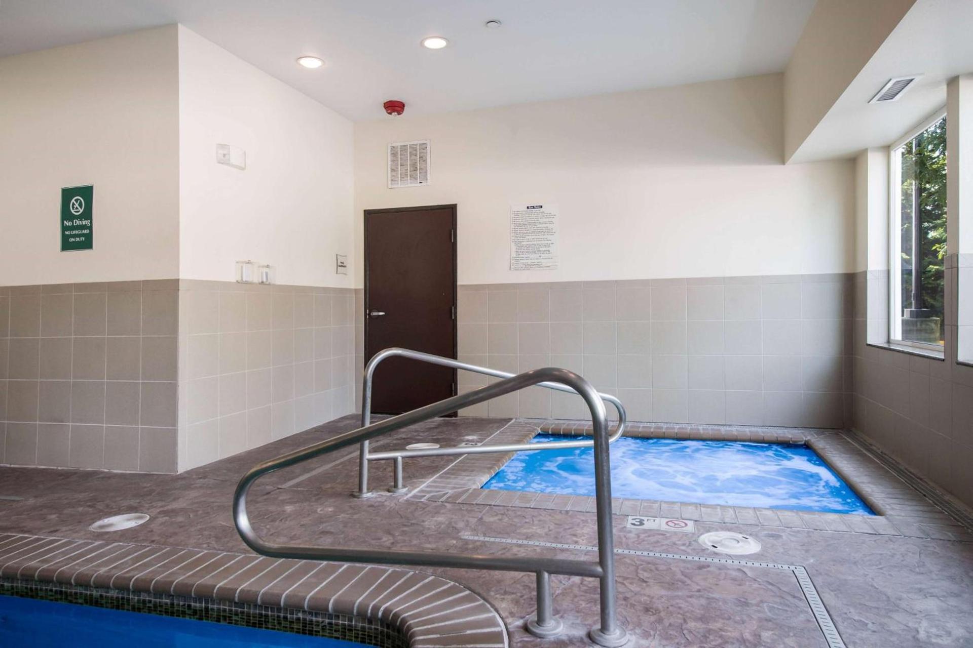 La Quinta by Wyndham Auburn photo 8