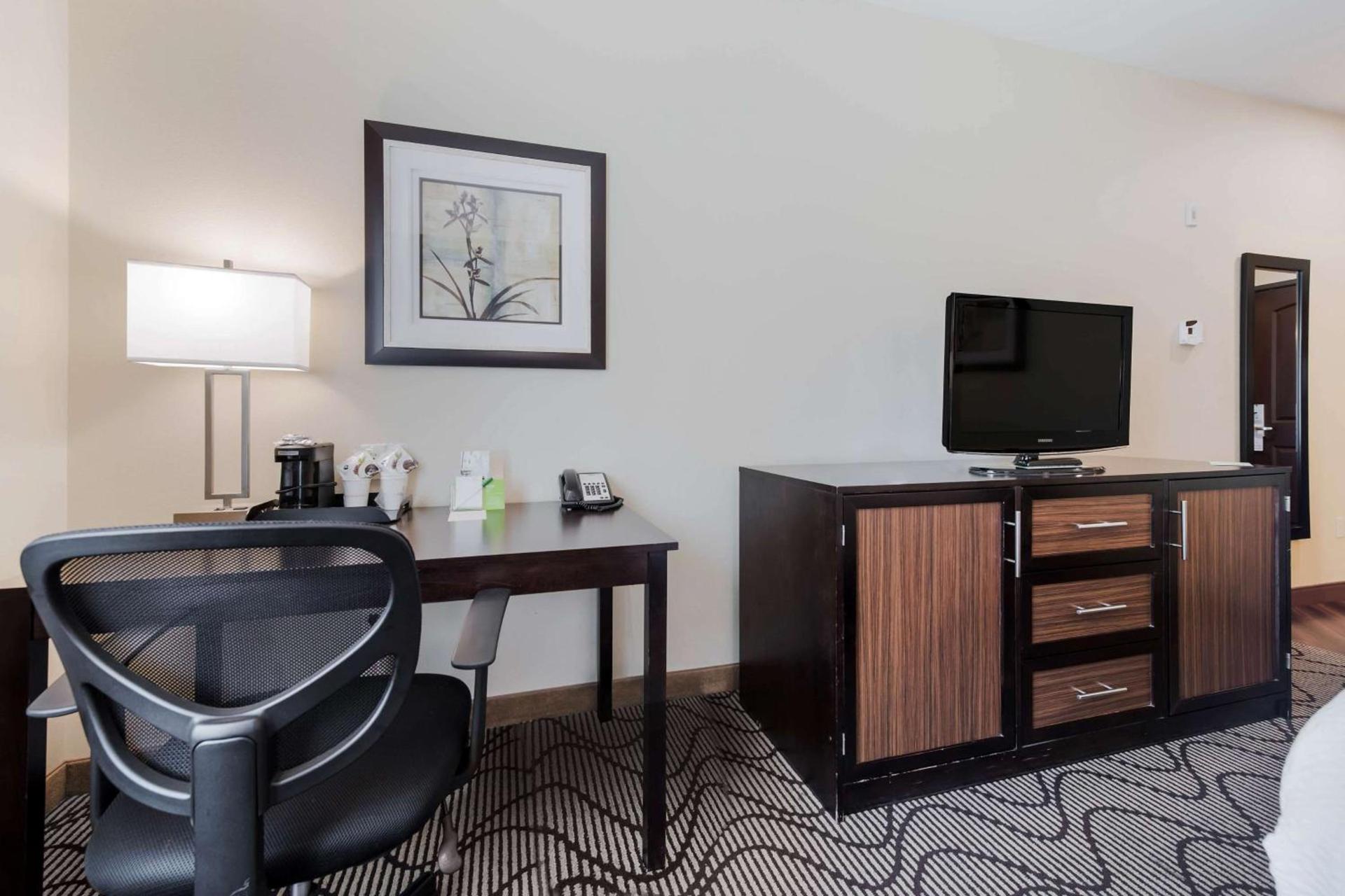 La Quinta by Wyndham Auburn photo 13