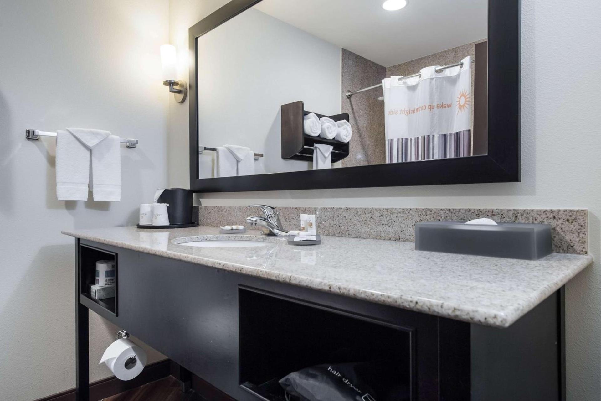 La Quinta by Wyndham Auburn photo 30