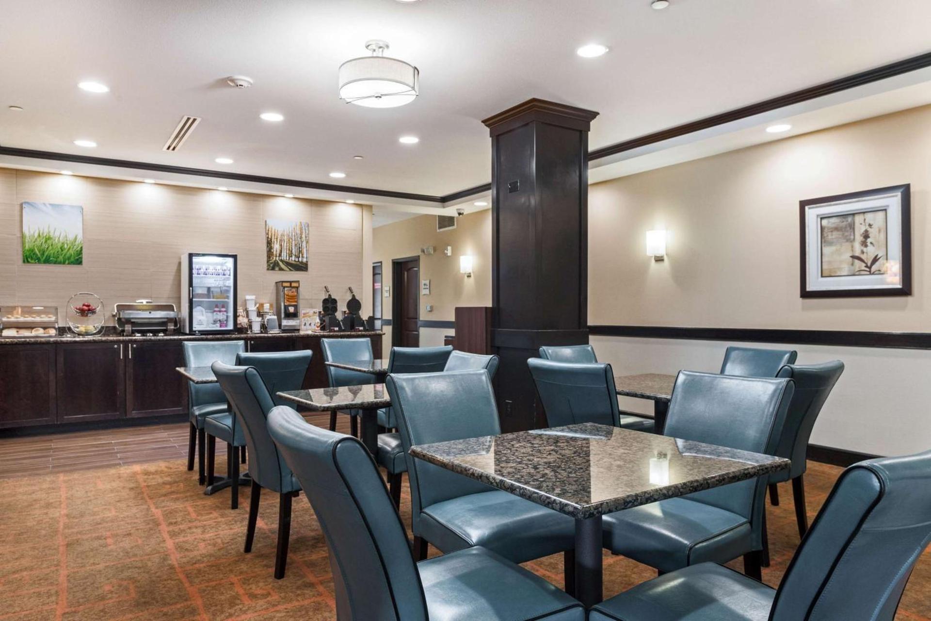La Quinta by Wyndham Auburn photo 38