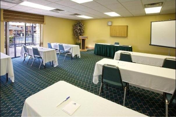 Americas Best Value Inn Laredo photo 21