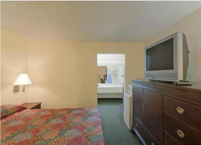 Americas Best Value Inn Laredo photo 11