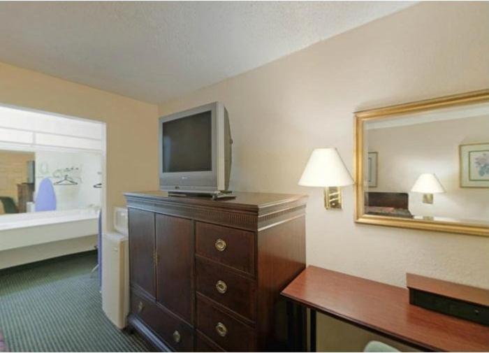Americas Best Value Inn Laredo photo 12