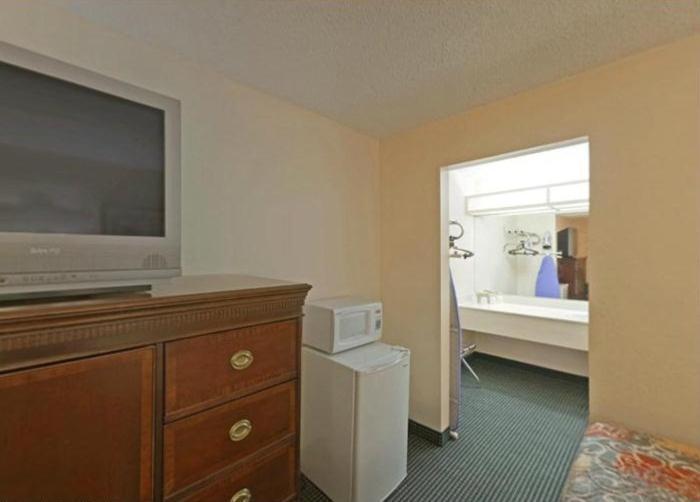 Americas Best Value Inn Laredo photo 13