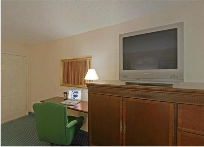 Americas Best Value Inn Laredo photo 14