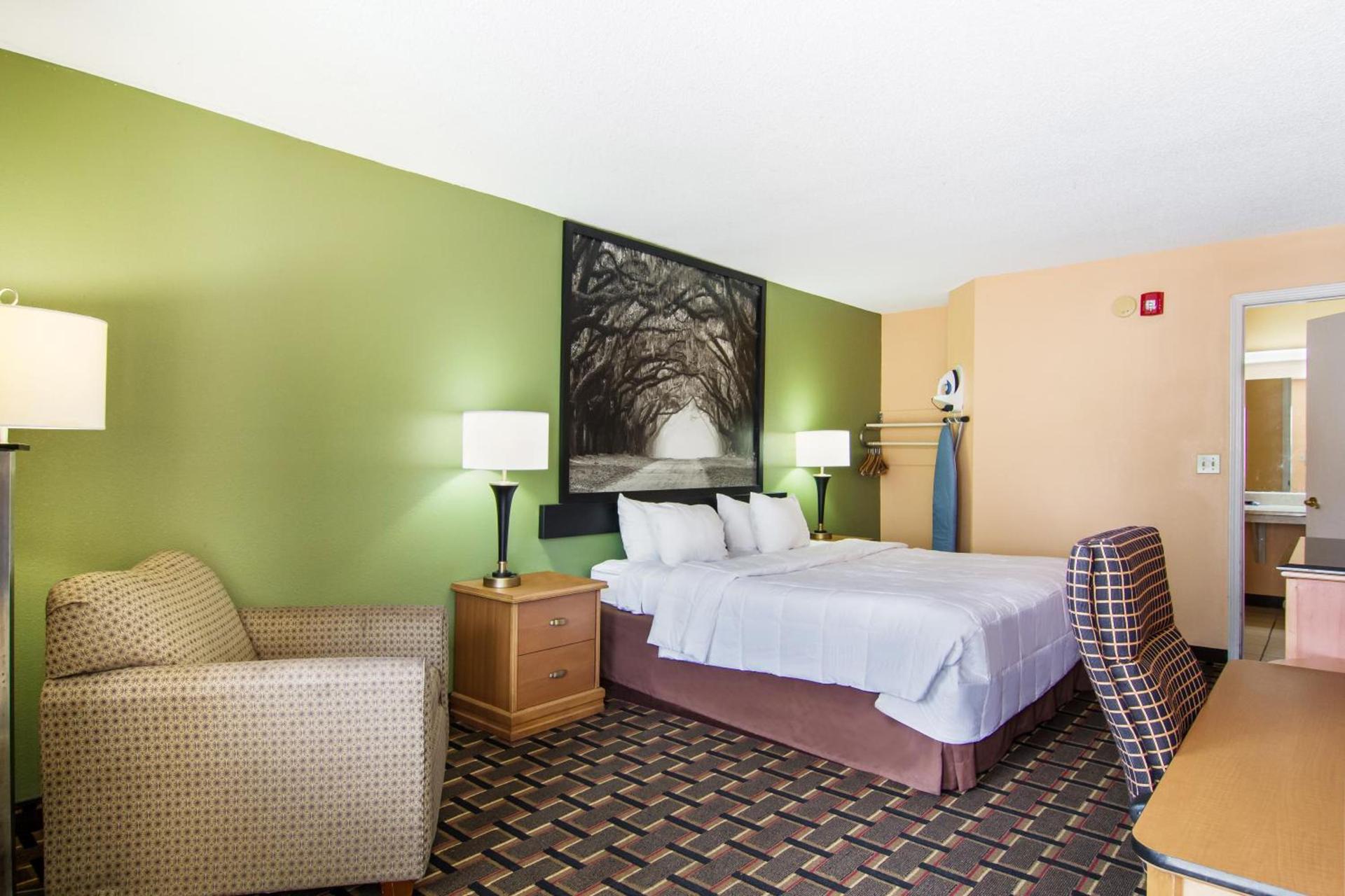 Americas Best Value Inn Darien photo 14