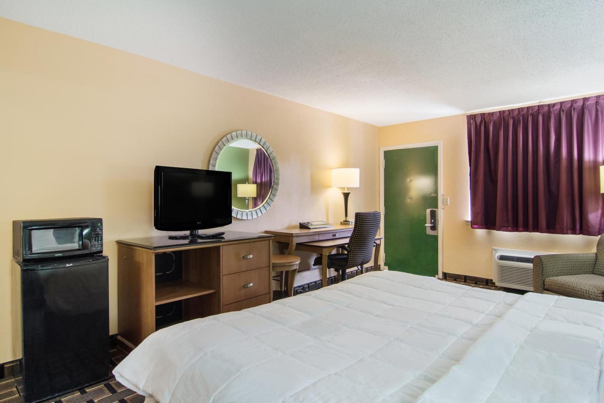 Americas Best Value Inn Darien photo 7