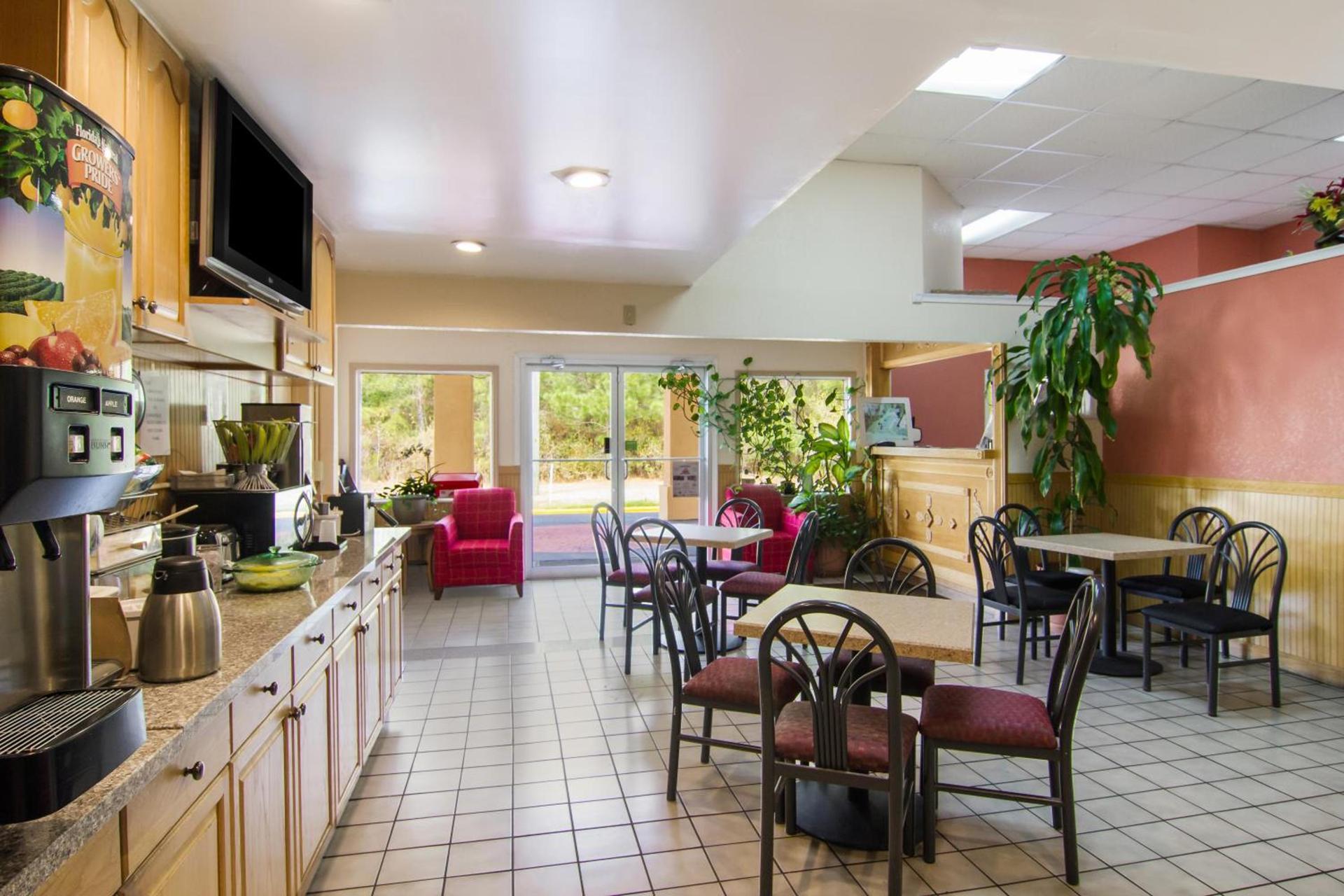 Americas Best Value Inn Darien photo 20