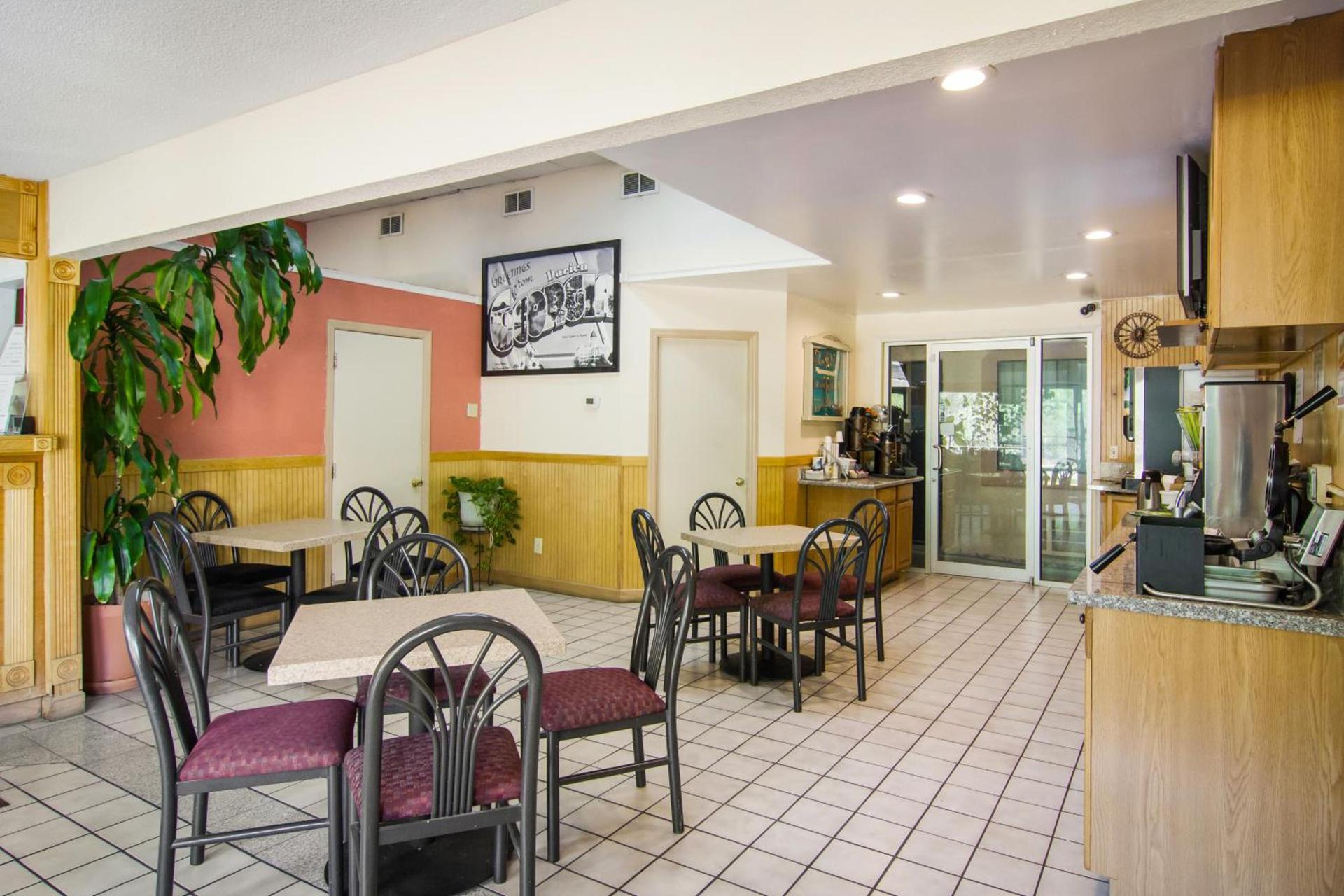 Americas Best Value Inn Darien photo 21