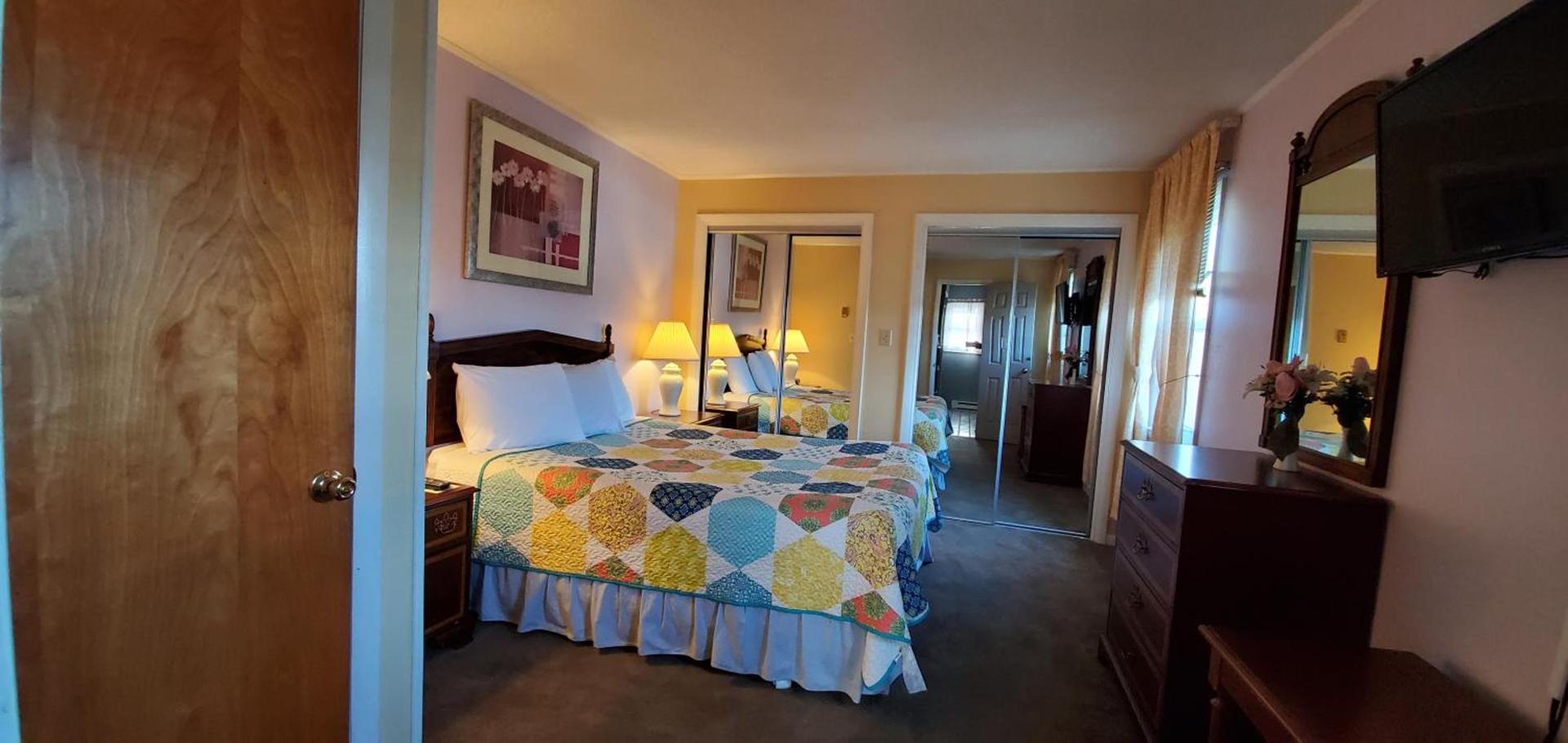 Pinebrook Motel photo 46