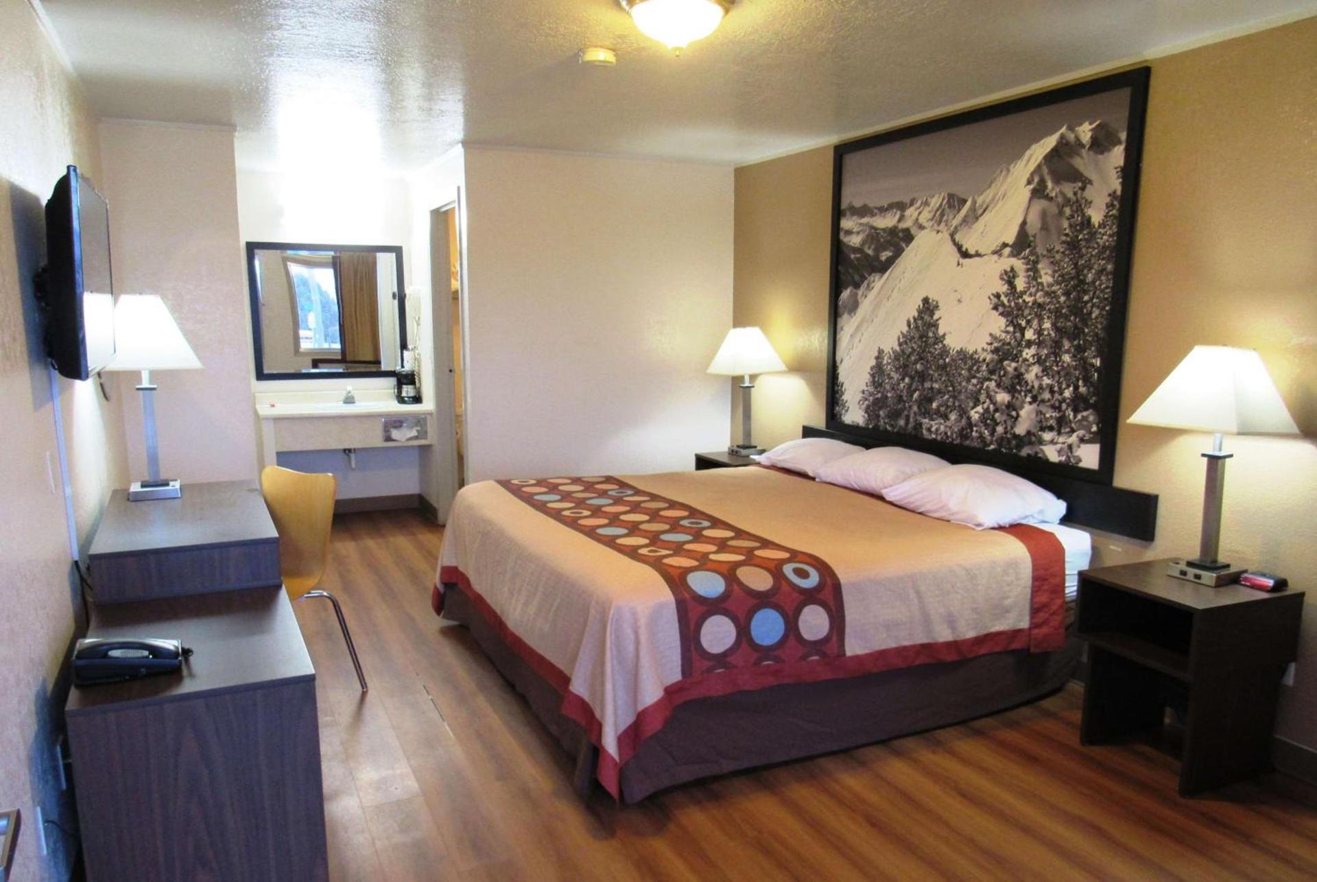Super 8 by Wyndham Evanston photo 4