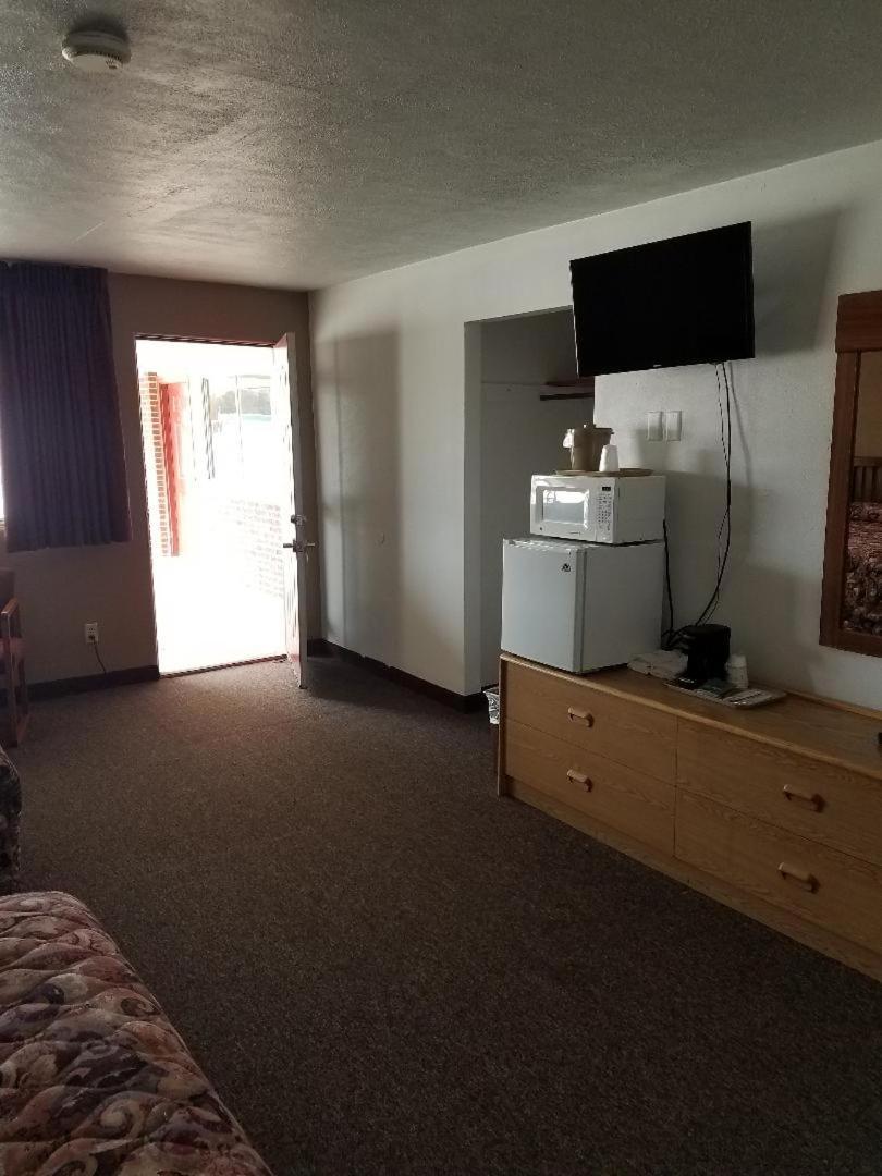 Raine Motel photo 11