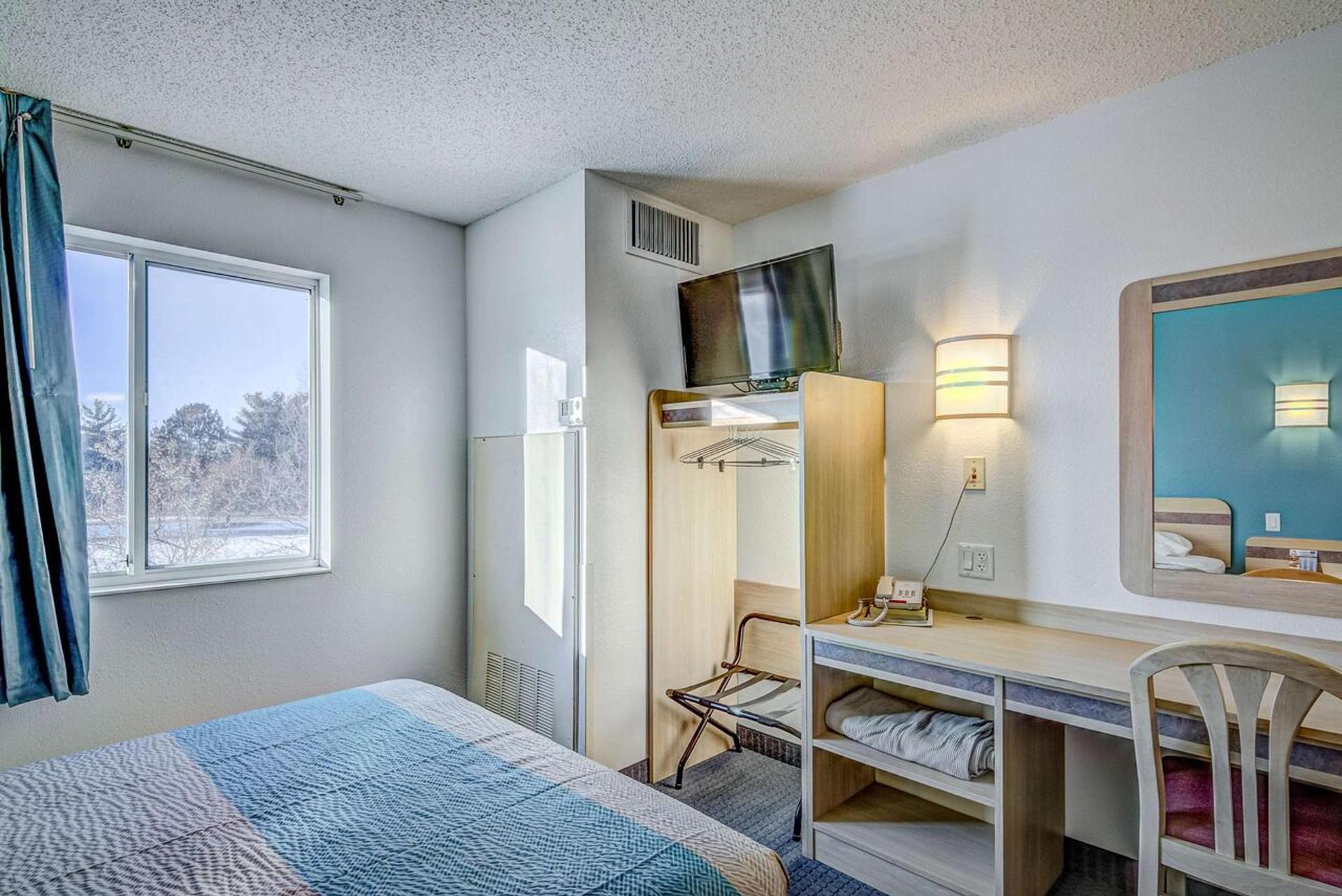 Econo Lodge Menomonie photo 10