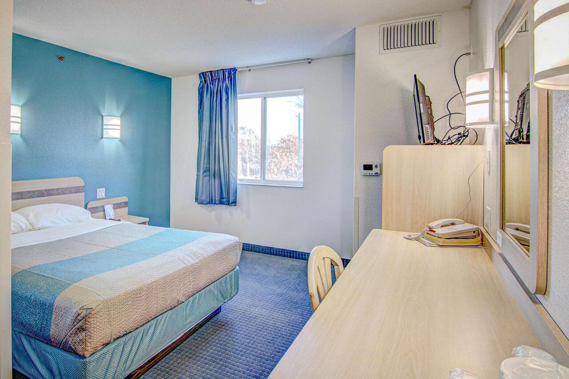 Econo Lodge Menomonie photo 18