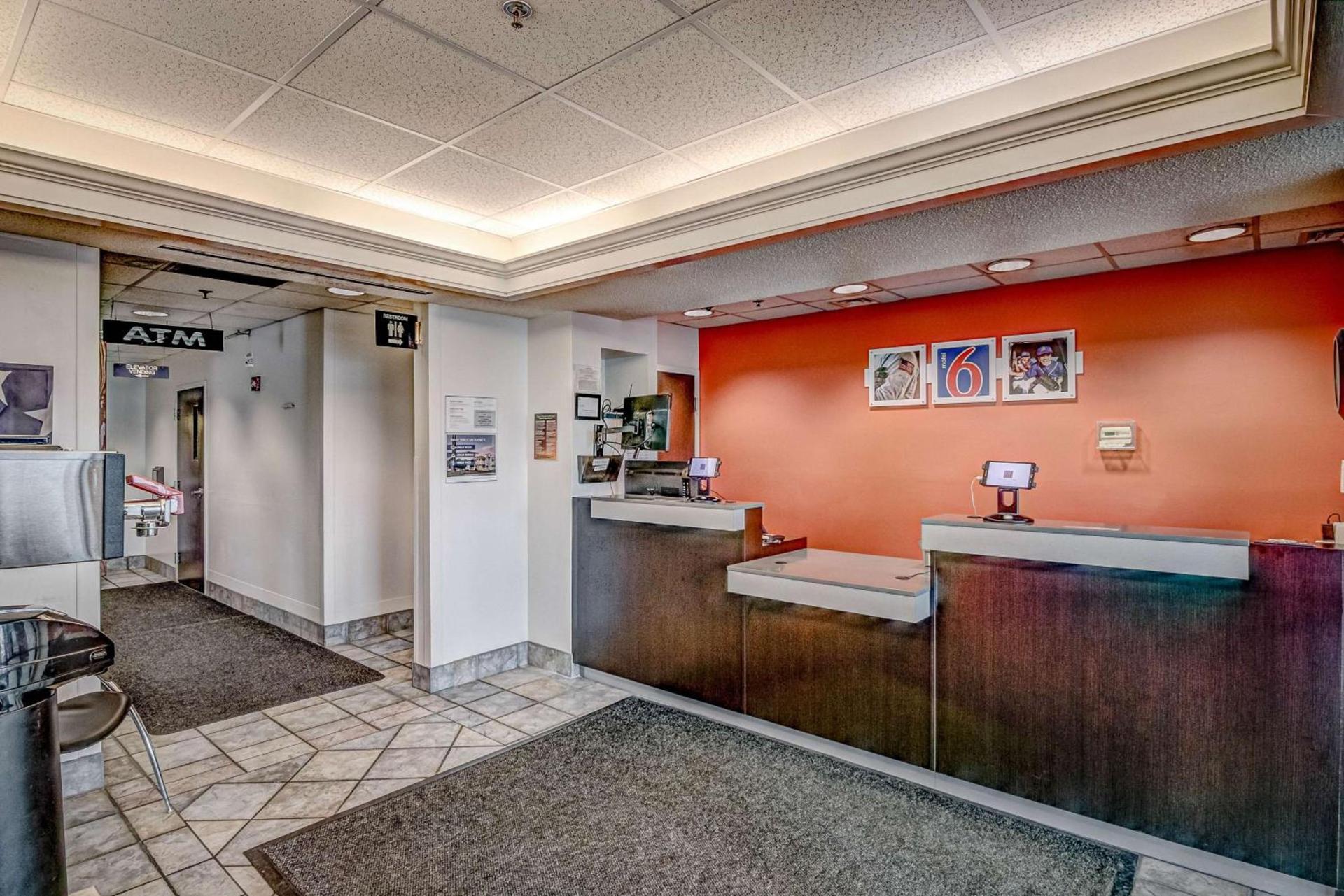 Econo Lodge Menomonie photo 39