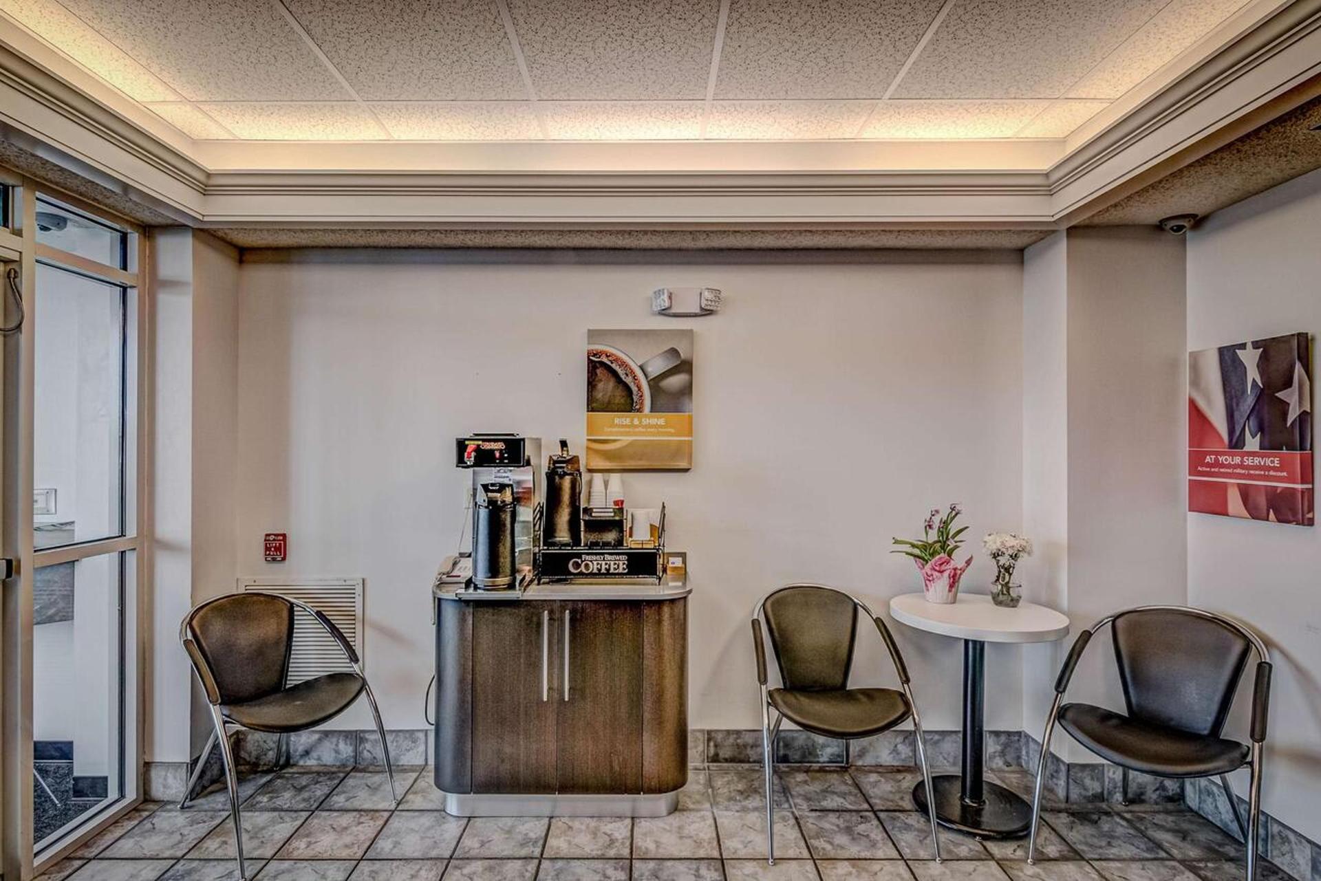 Econo Lodge Menomonie photo 38
