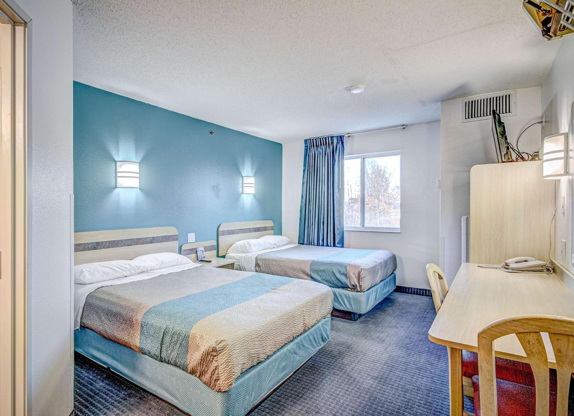 Econo Lodge Menomonie photo 19