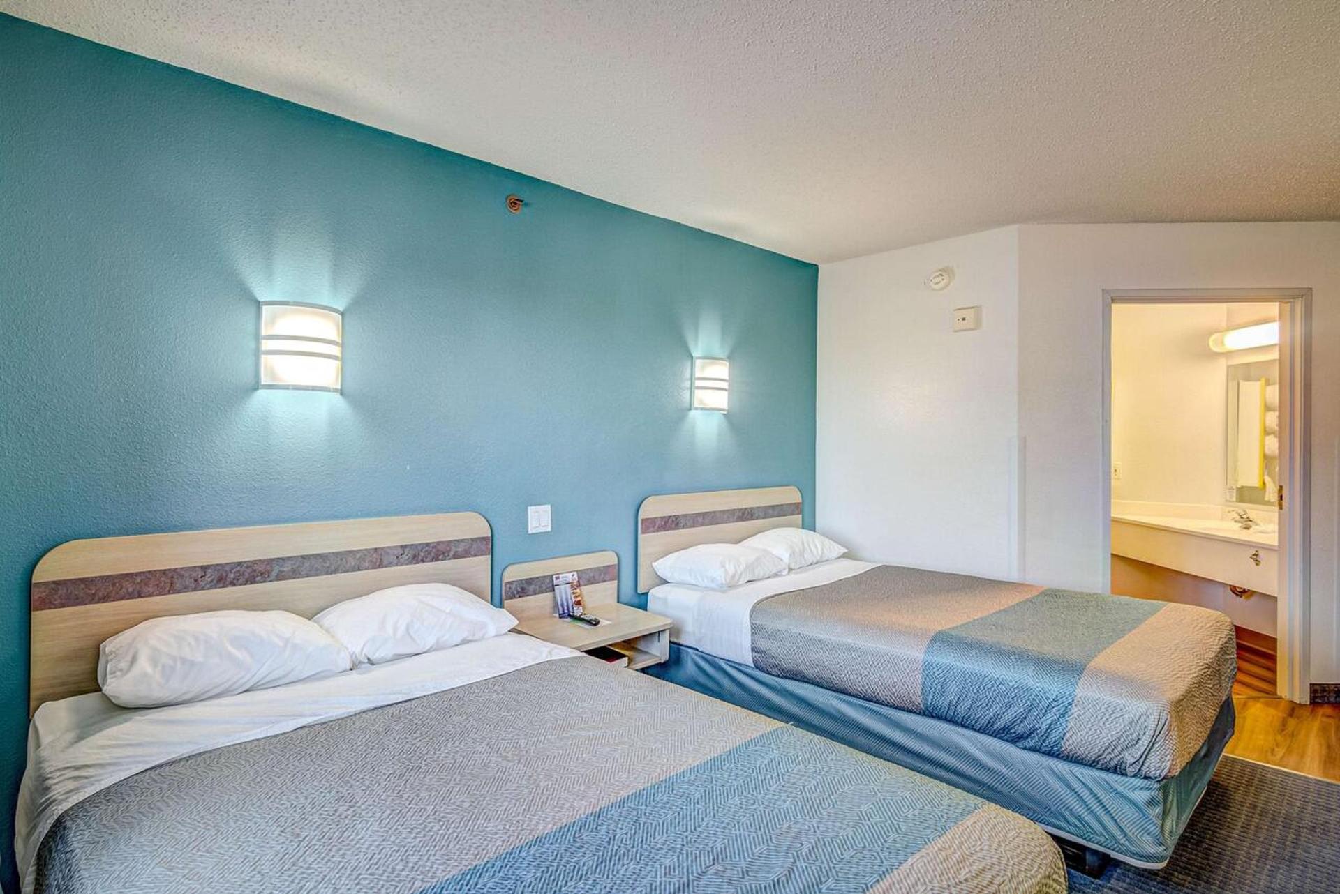 Econo Lodge Menomonie photo 22