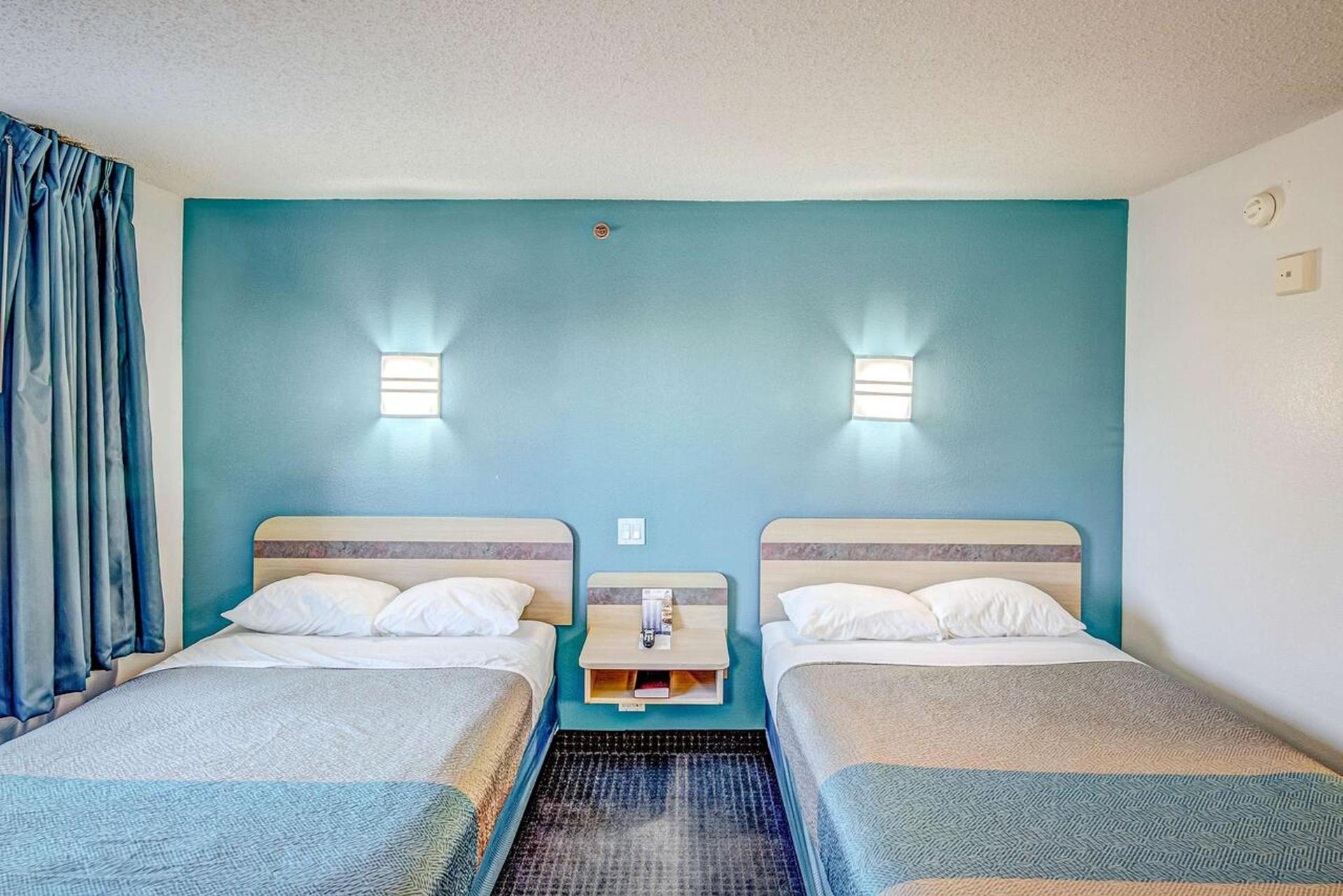 Econo Lodge Menomonie photo 23