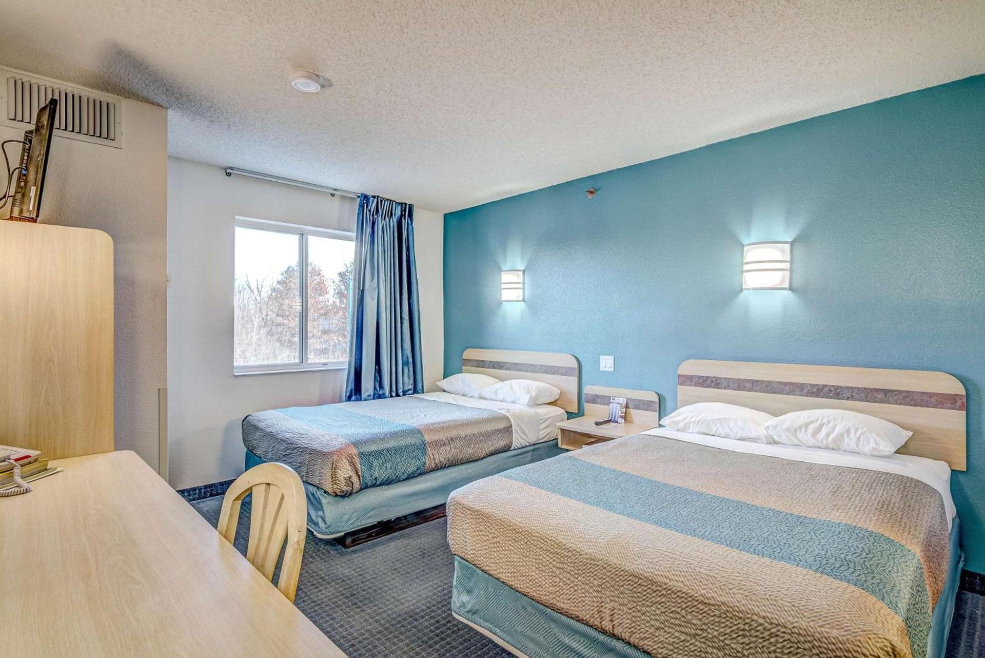 Econo Lodge Menomonie photo 24