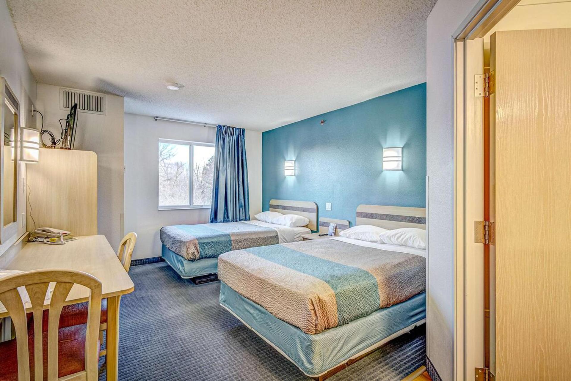 Econo Lodge Menomonie photo 28