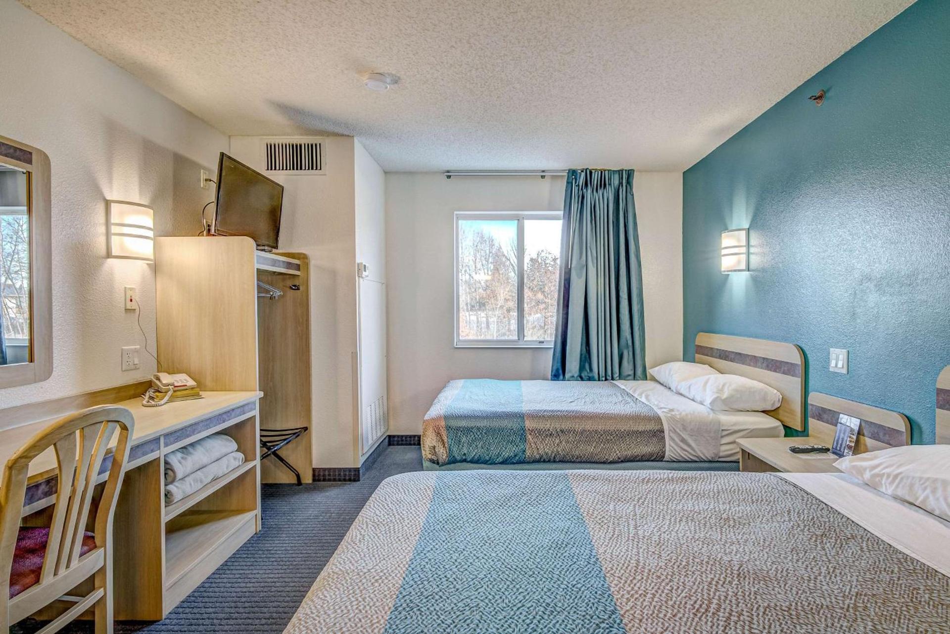 Econo Lodge Menomonie photo 29