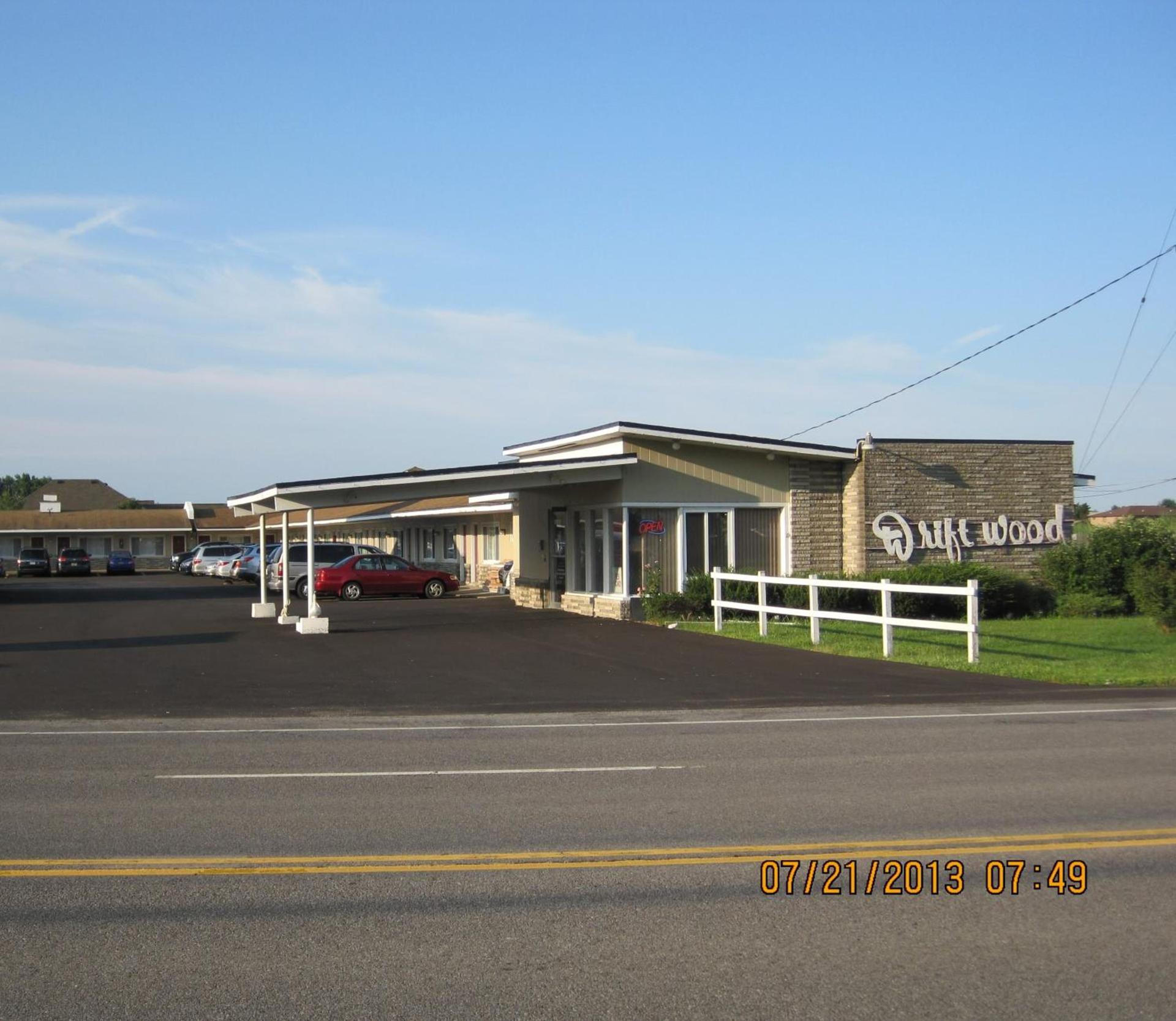 Driftwood Motel photo 1