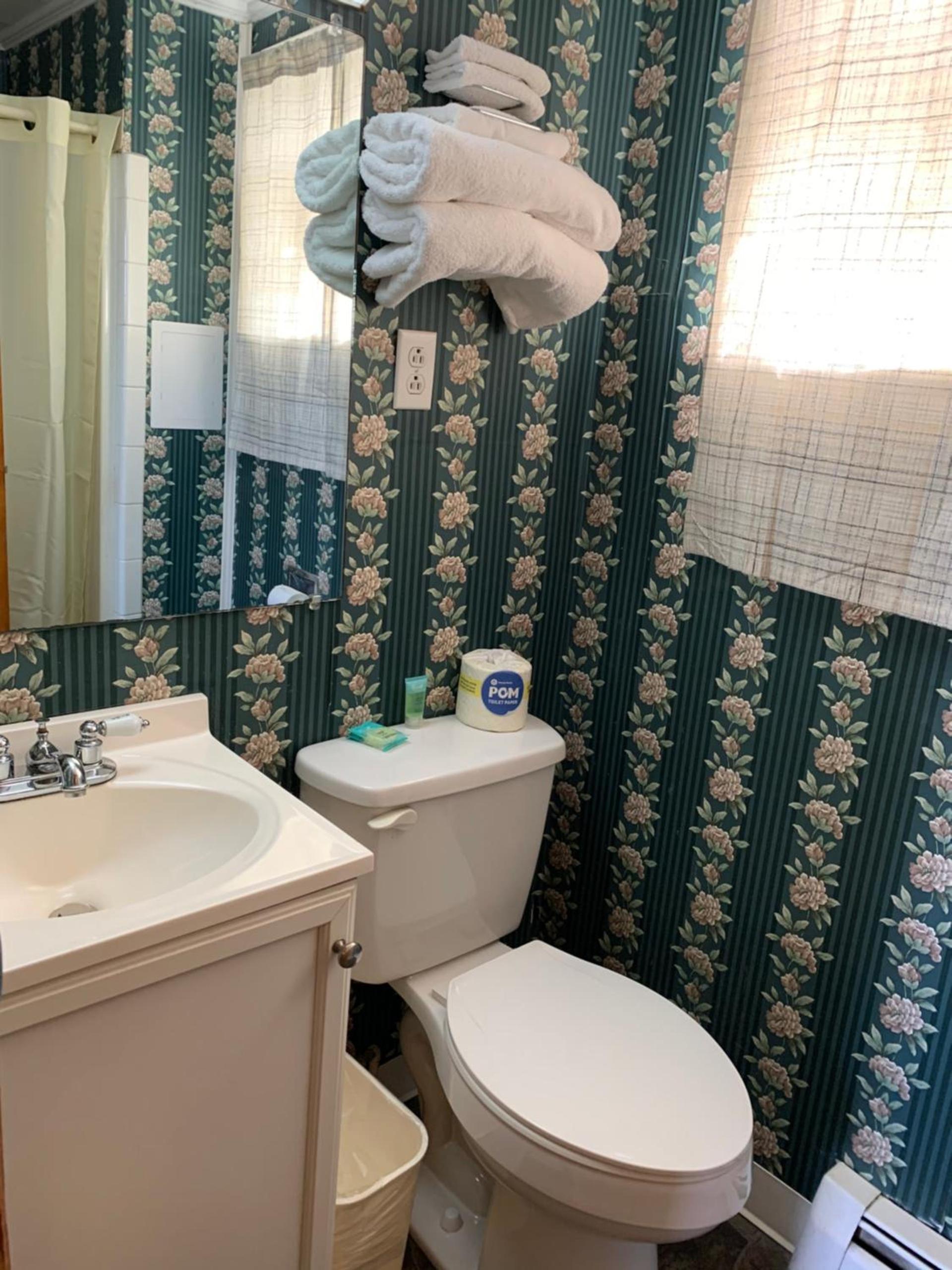 Budget Inn photo 13
