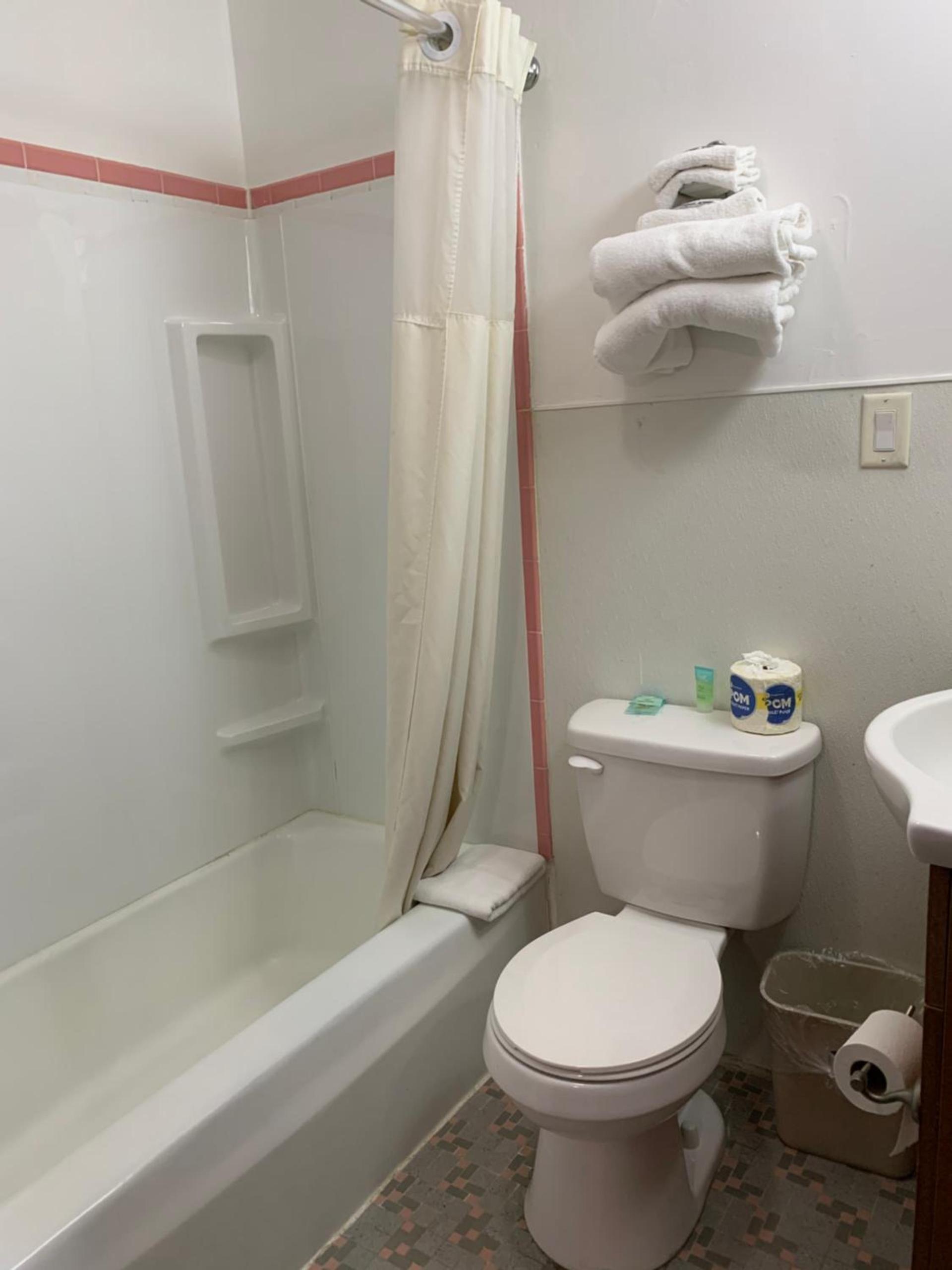 Budget Inn photo 17