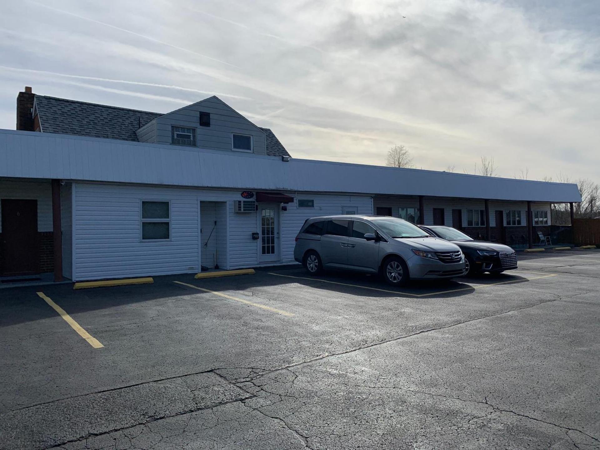 Budget Inn photo 3