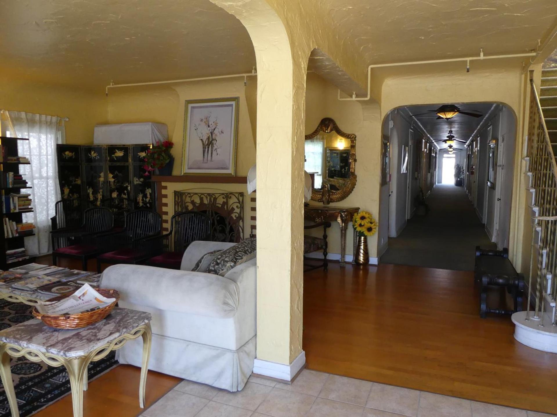 Hotel del Flores photo 6