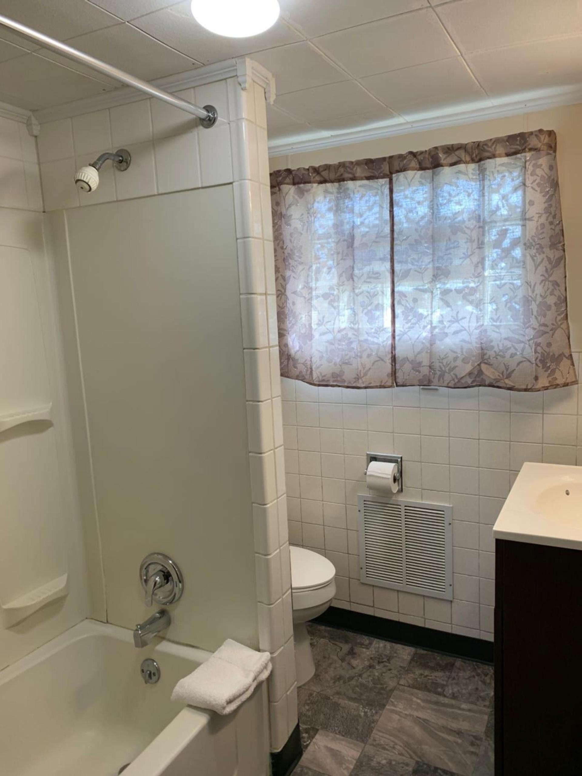 Budget Inn photo 28