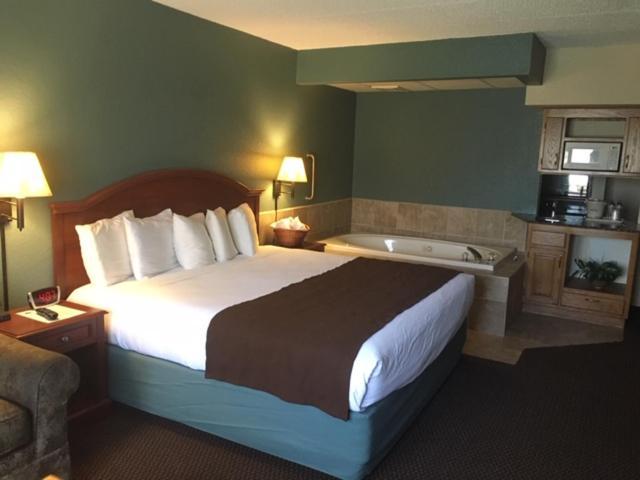 AmericInn by Wyndham Chippewa Falls photo 6