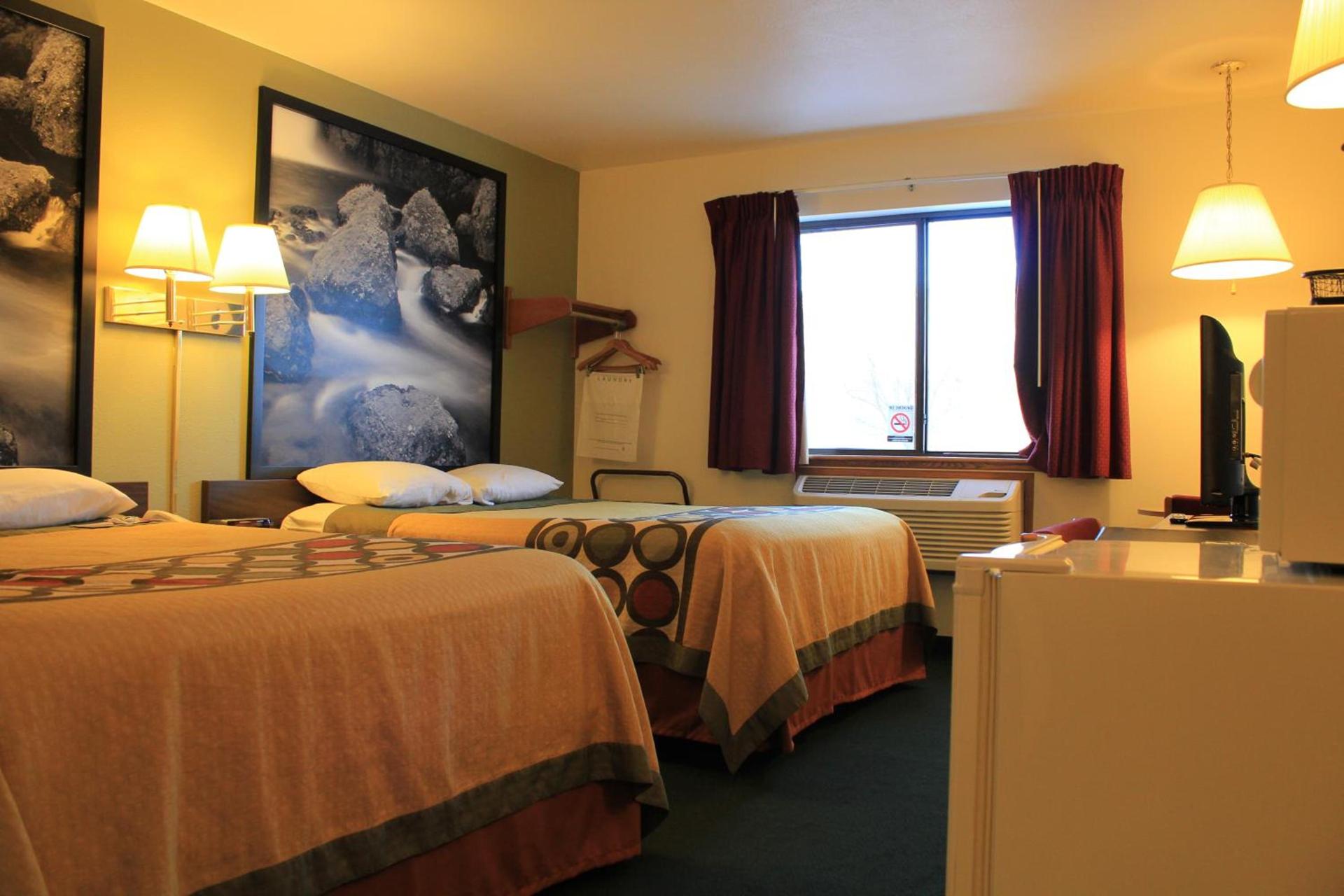 Super 8 by Wyndham Antigo photo 23