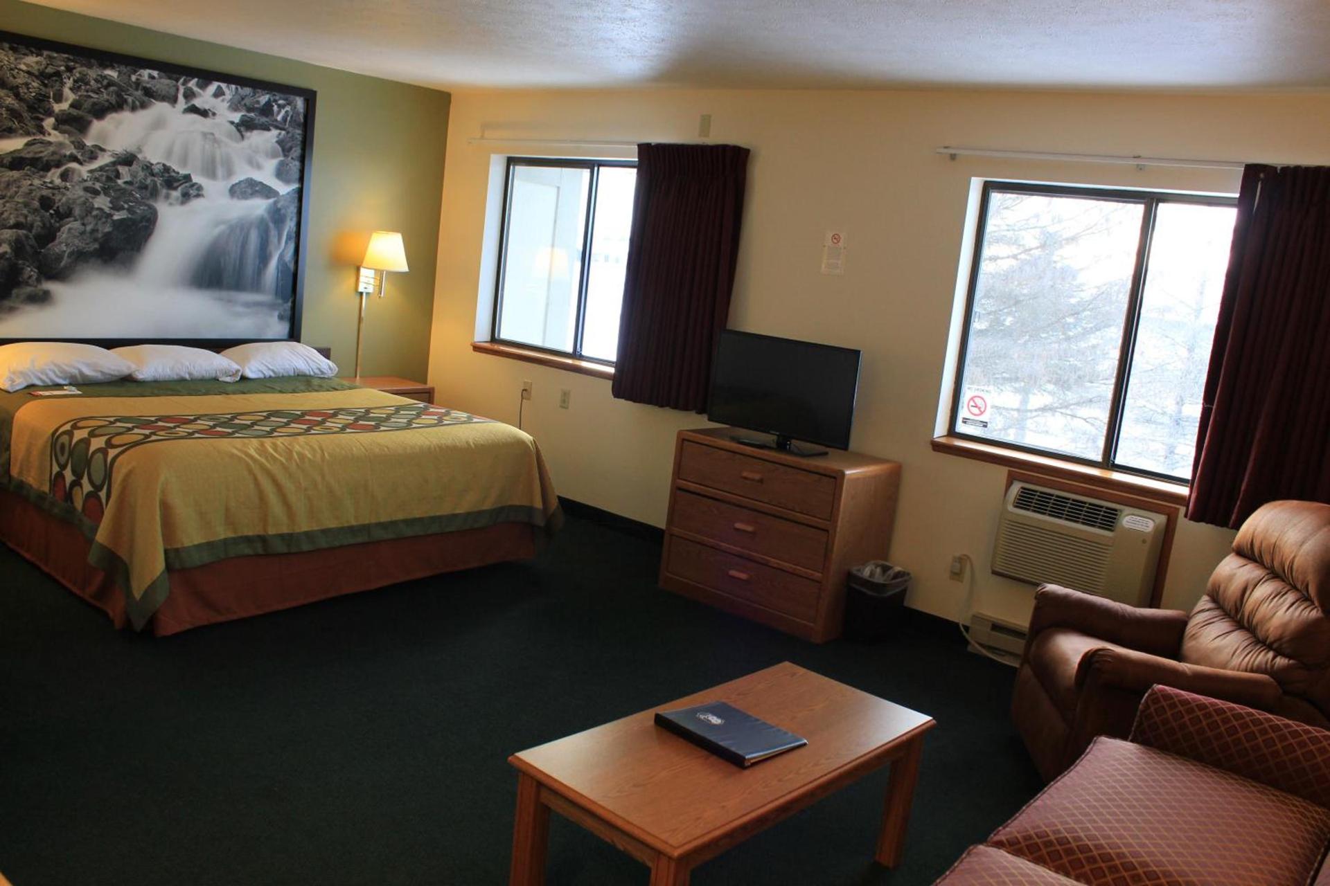 Super 8 by Wyndham Antigo photo 24