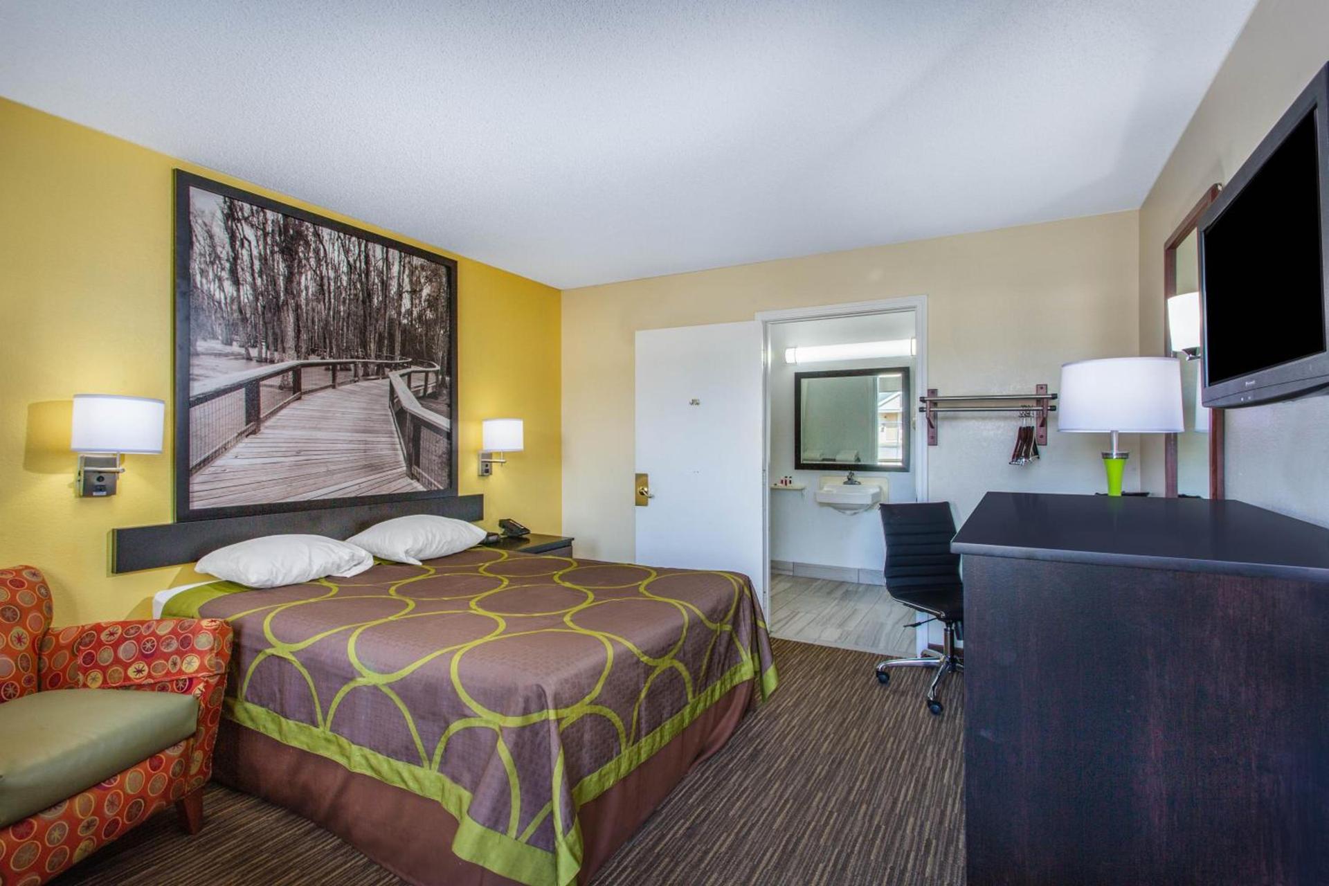 Super 8 by Wyndham Florence photo 47
