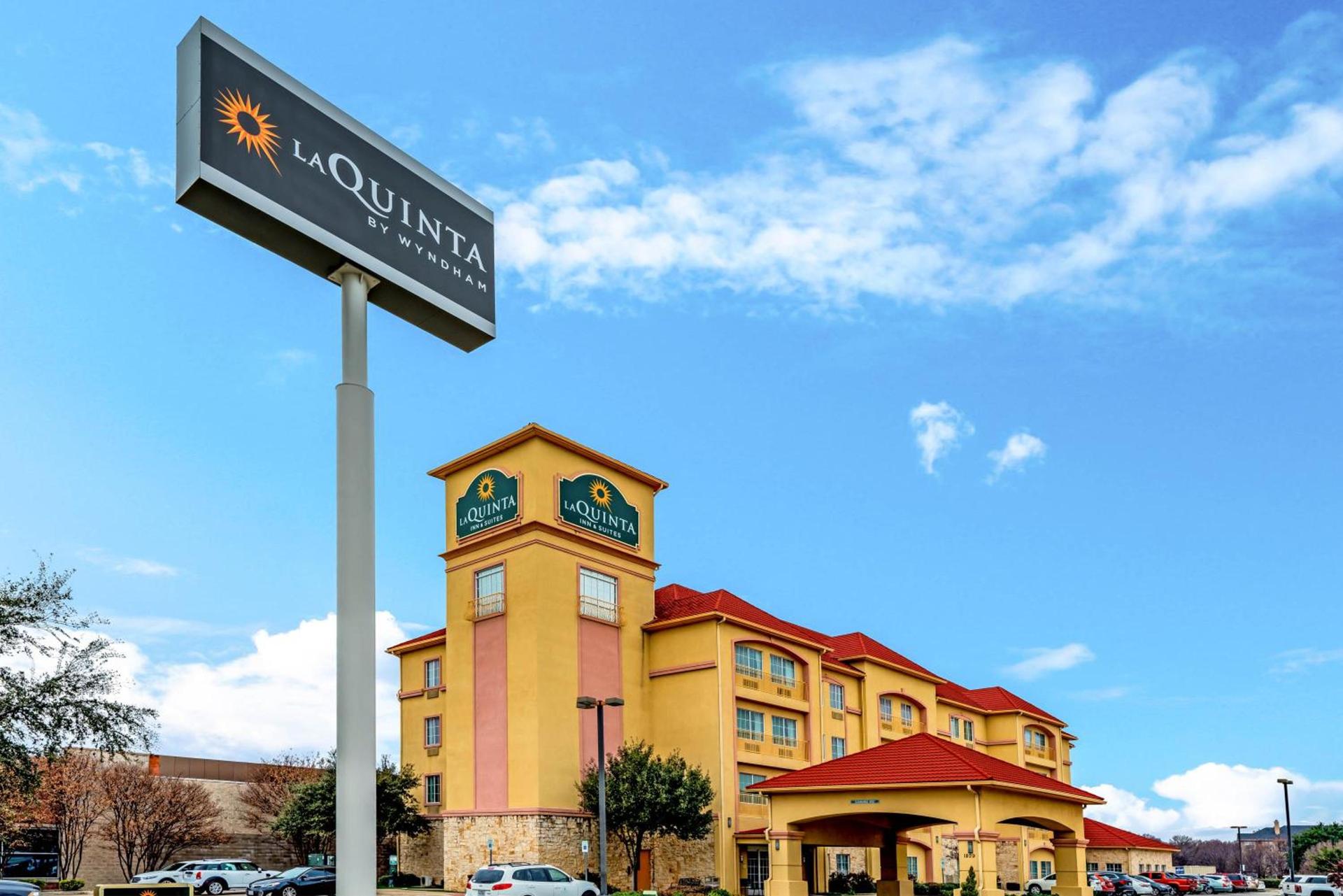 La Quinta by Wyndham DFW Airport West - Bedford photo 2
