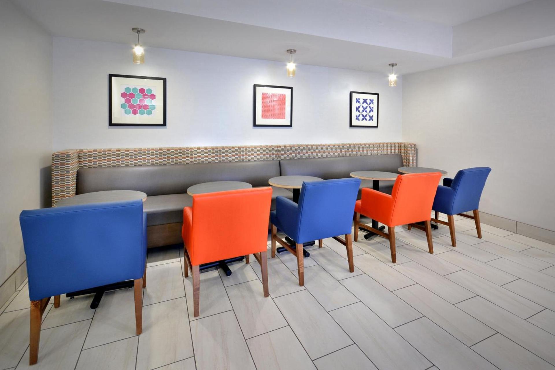 Holiday Inn Express Durham by IHG photo 2