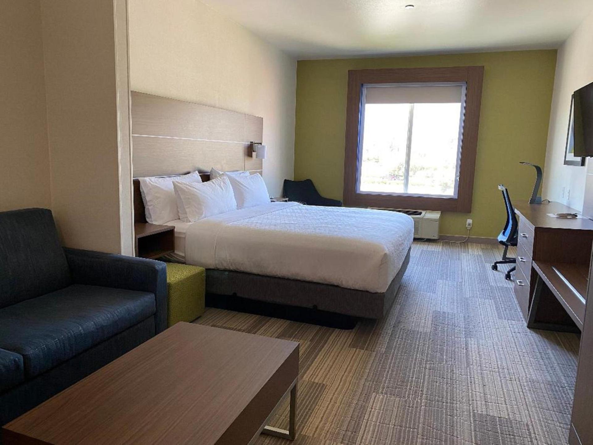 Holiday Inn Express & Suites Beaumont - Oak Valley by IHG photo 33