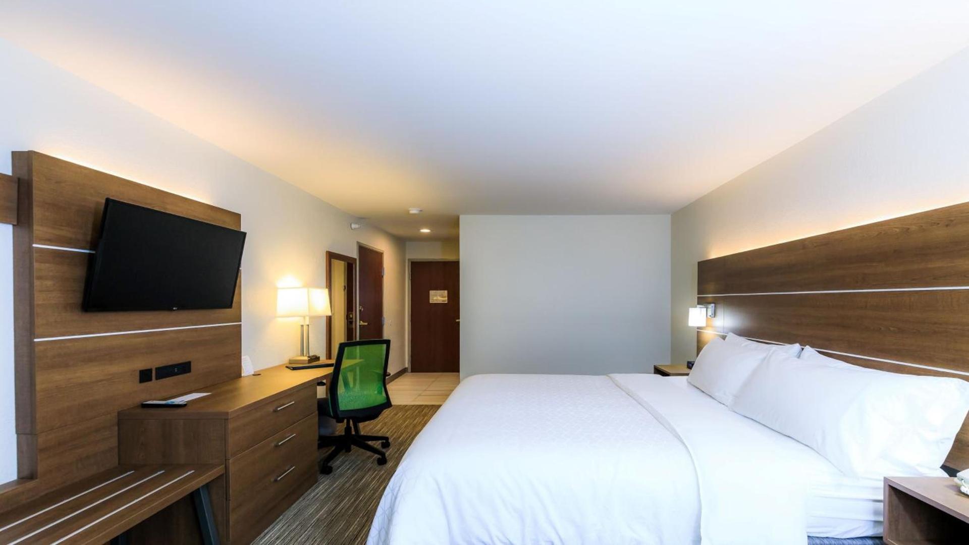 Holiday Inn Express Osage Beach - Lake of the Ozarks by IHG photo 19
