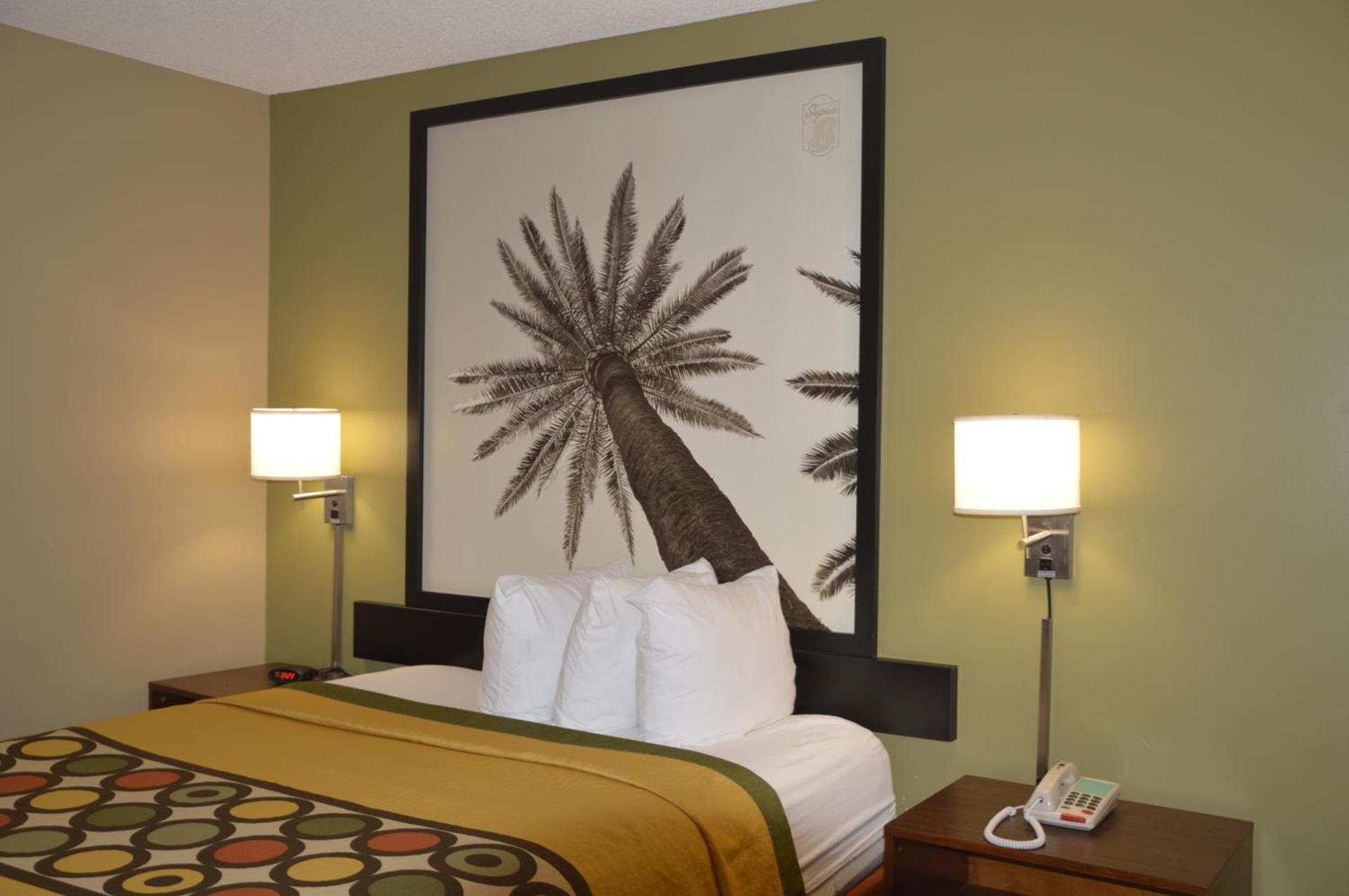 Super 8 by Wyndham Monticello photo 16